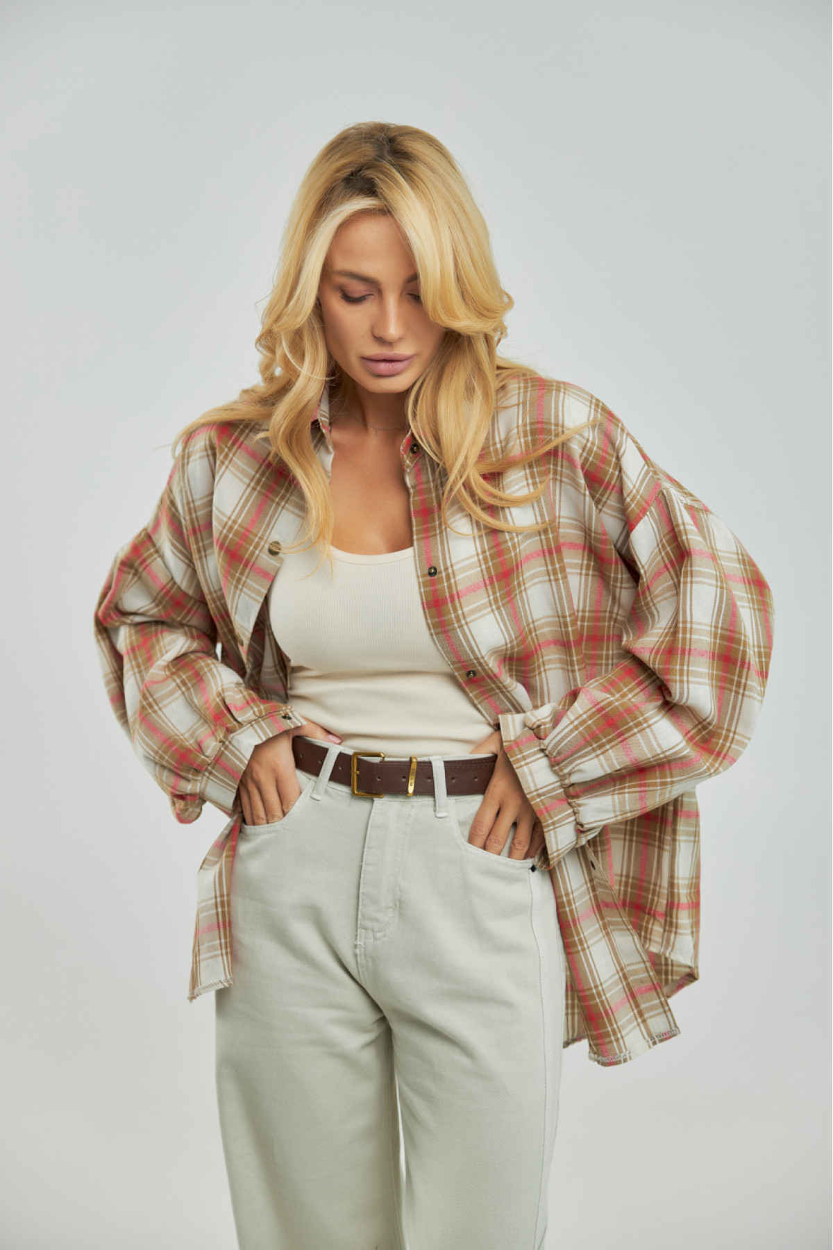 Картата сорочка на кнопках із подовженою спинкою  світлокоричневий колір