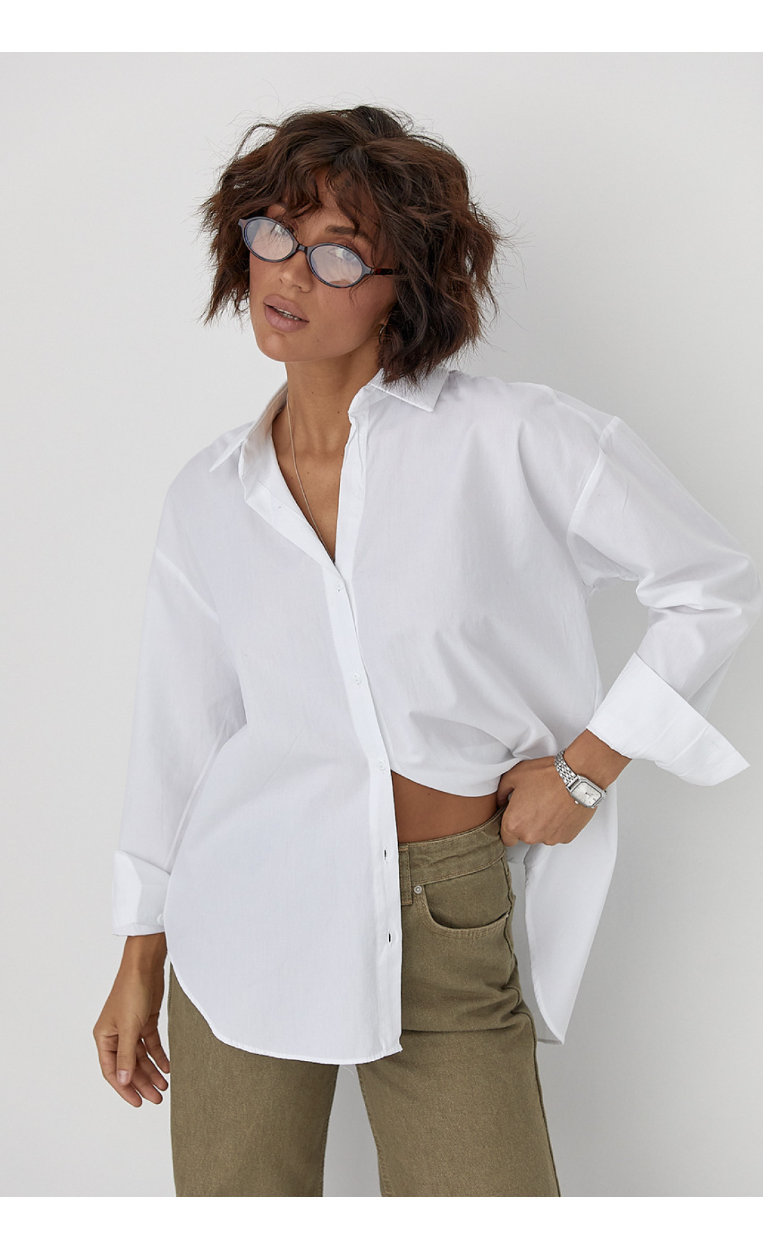 Класична однотонна сорочка з напівкруглим низом  білий колір
