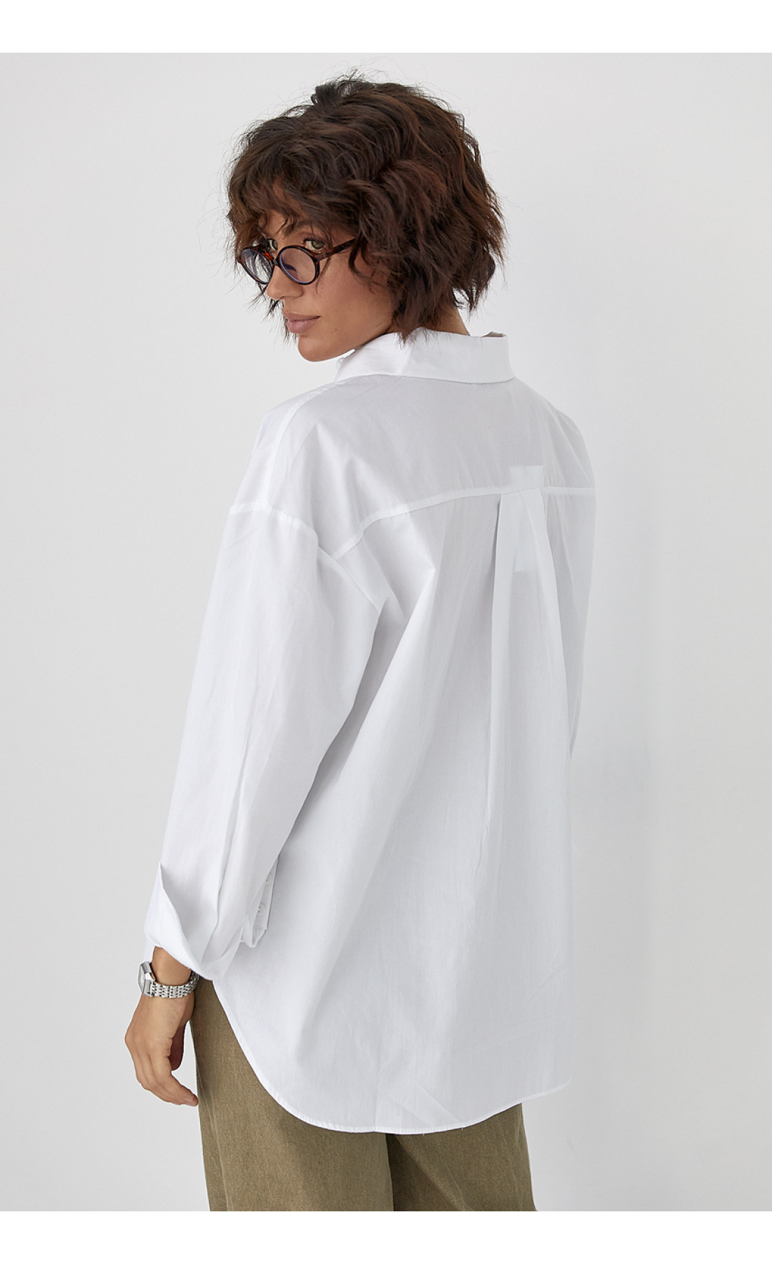 Класична однотонна сорочка з напівкруглим низом  білий колір