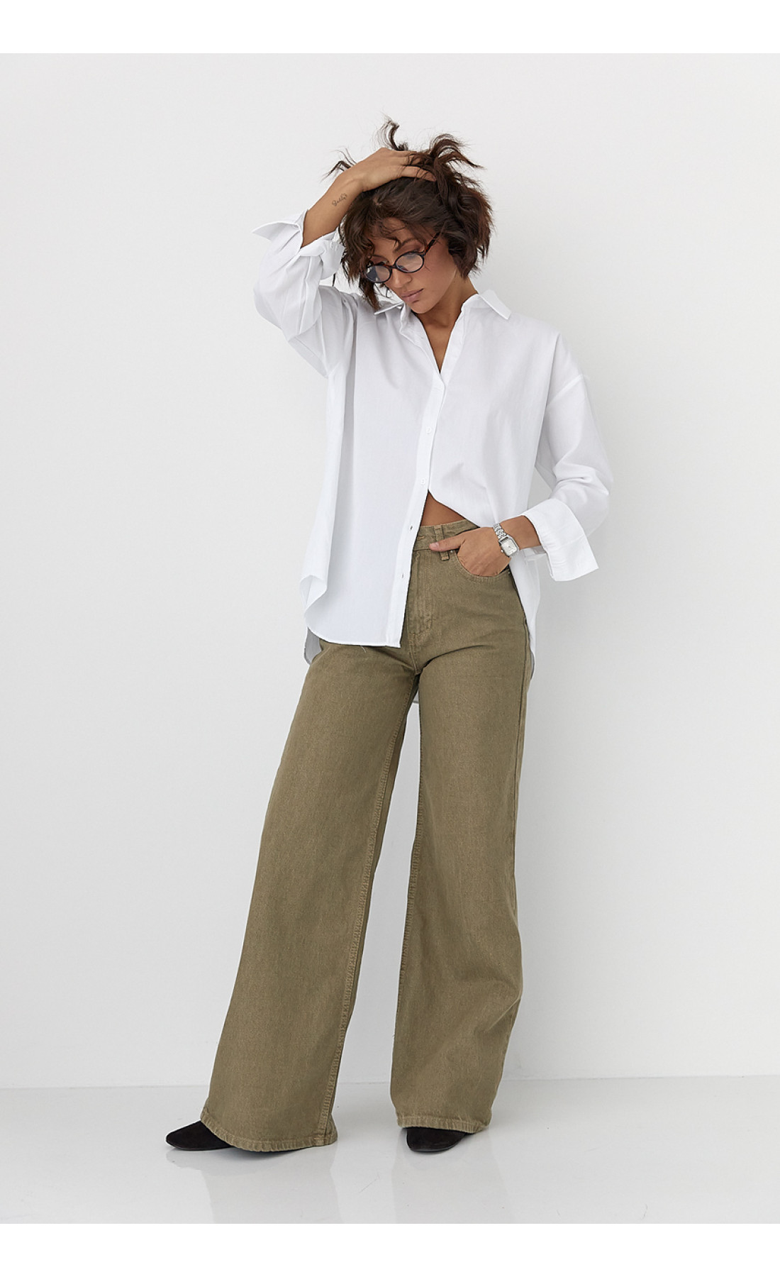 Класична однотонна сорочка з напівкруглим низом  білий колір