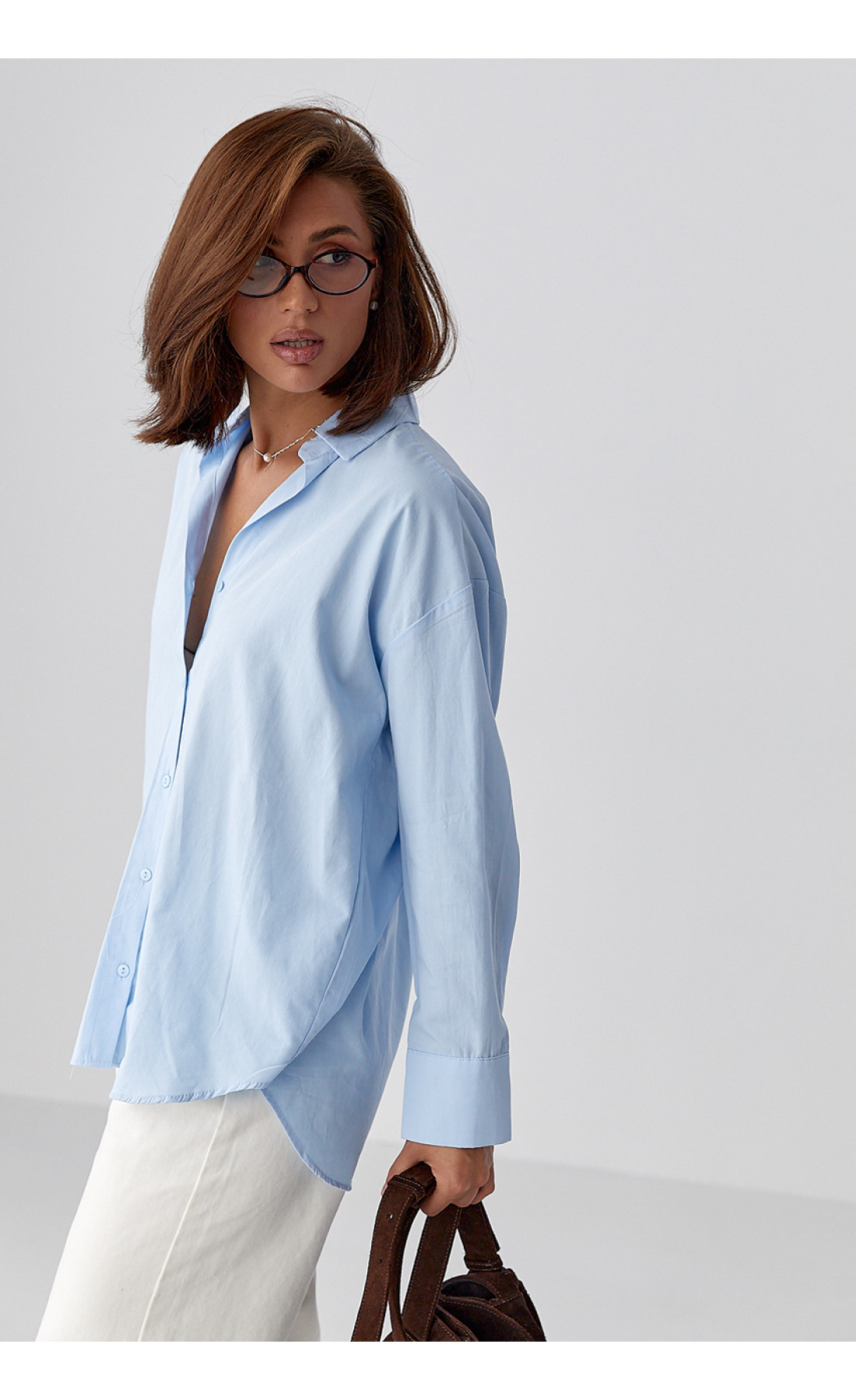 Класична однотонна сорочка з напівкруглим низом  блакитний колір