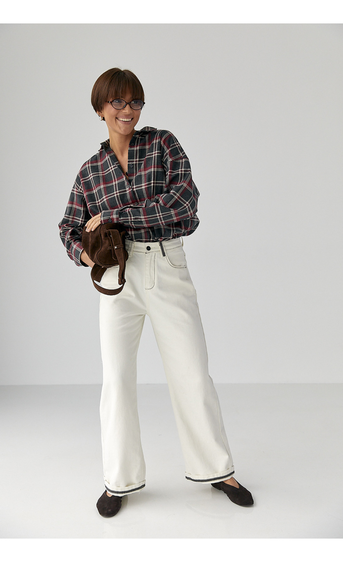 Жіноча сорочка в клітку з подовженою спинкою  темносірий колір