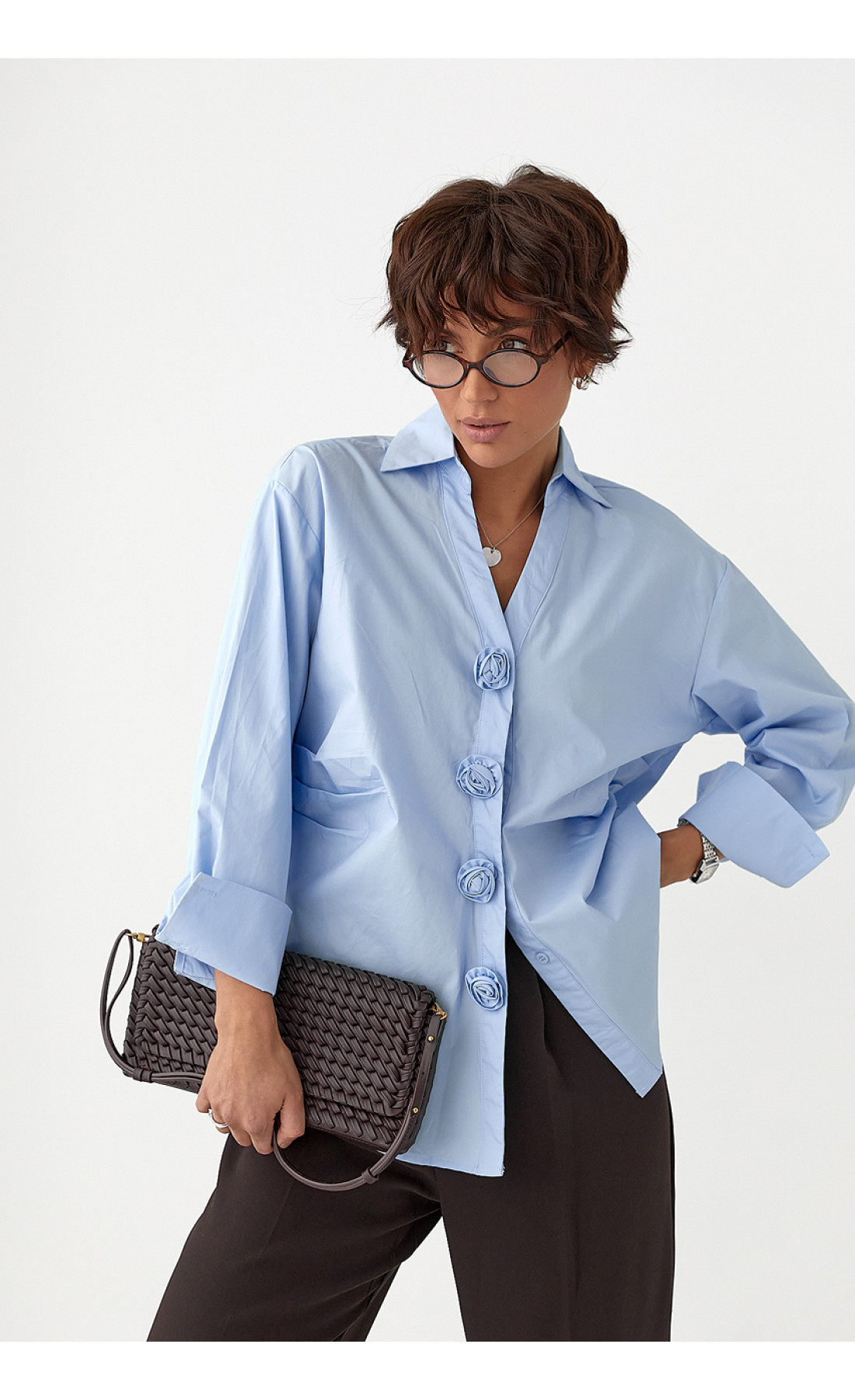 Класична сорочка з трояндами на ґудзиках  блакитний колір