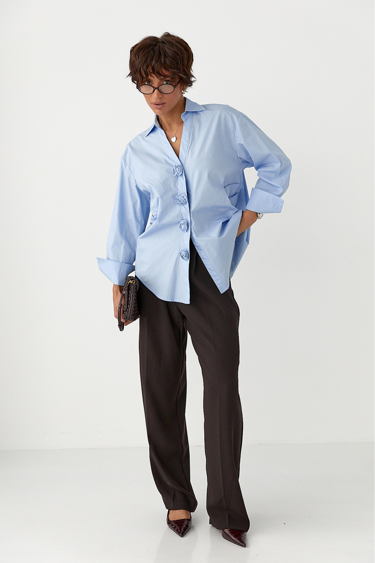 Класична сорочка з трояндами на ґудзиках  блакитний колір