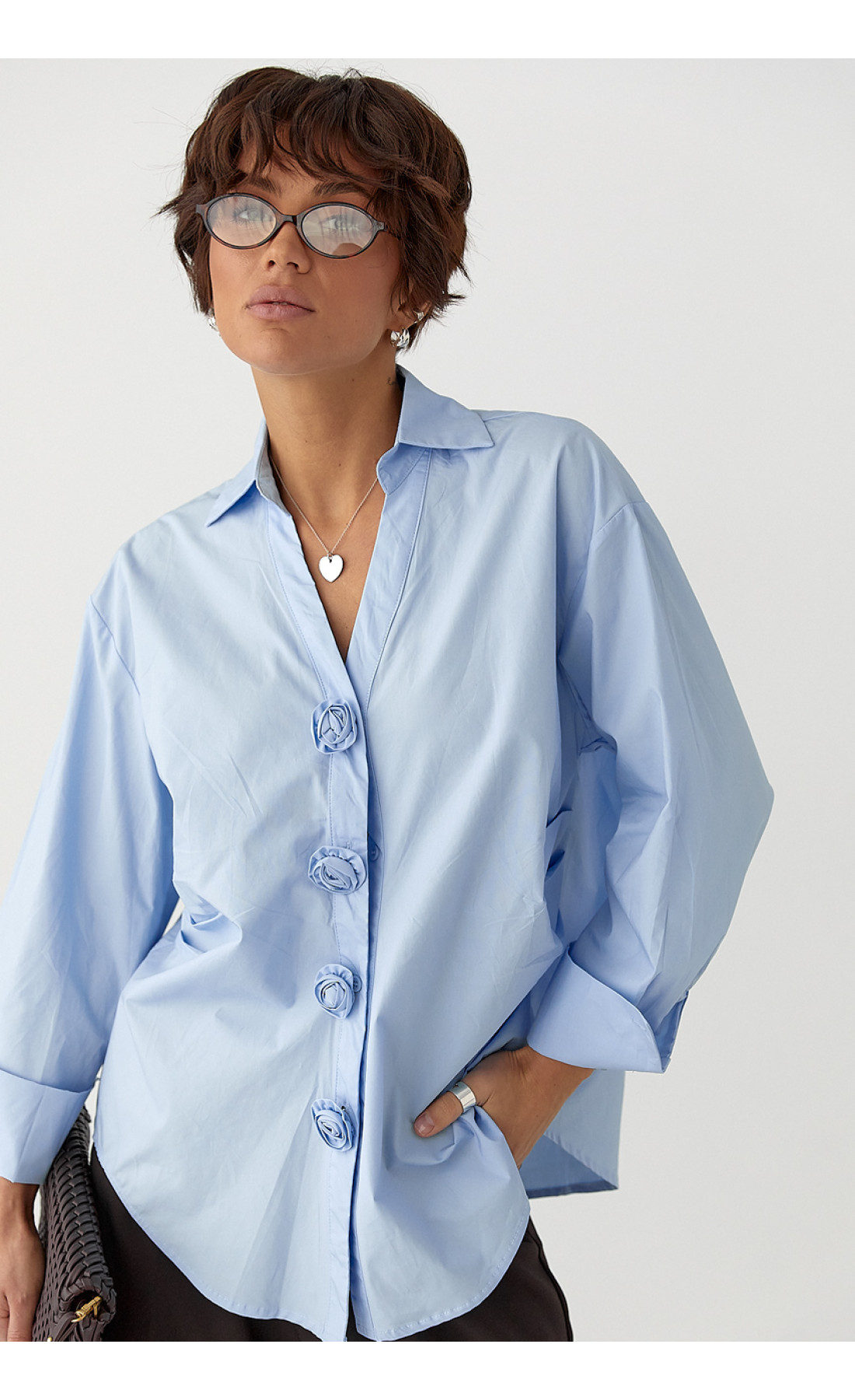 Класична сорочка з трояндами на ґудзиках  блакитний колір