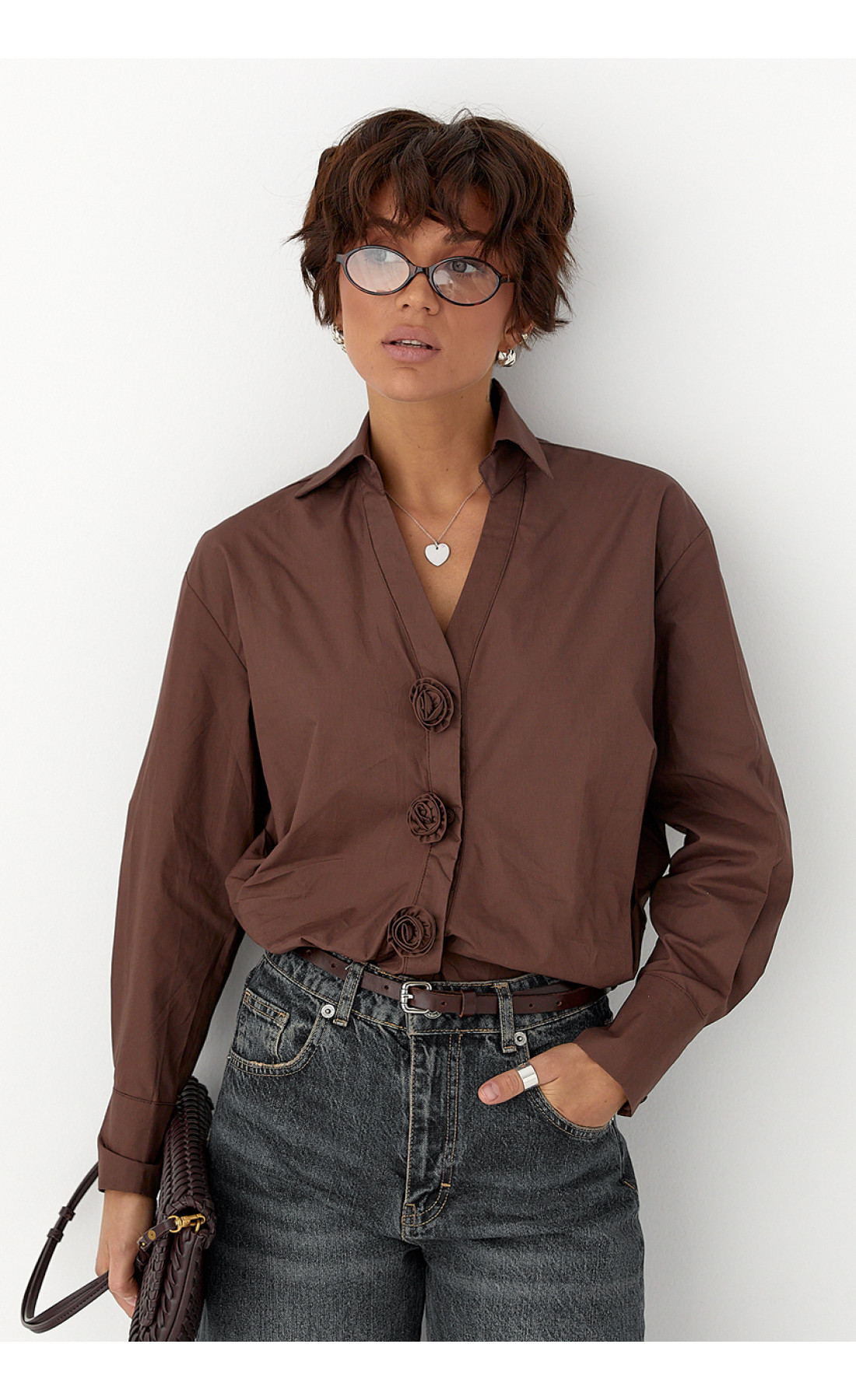 Класична сорочка з трояндами на ґудзиках  коричневий колір