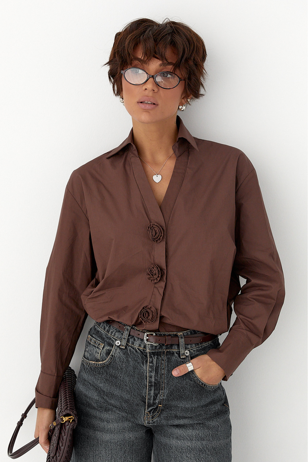 Класична сорочка з трояндами на ґудзиках  коричневий колір