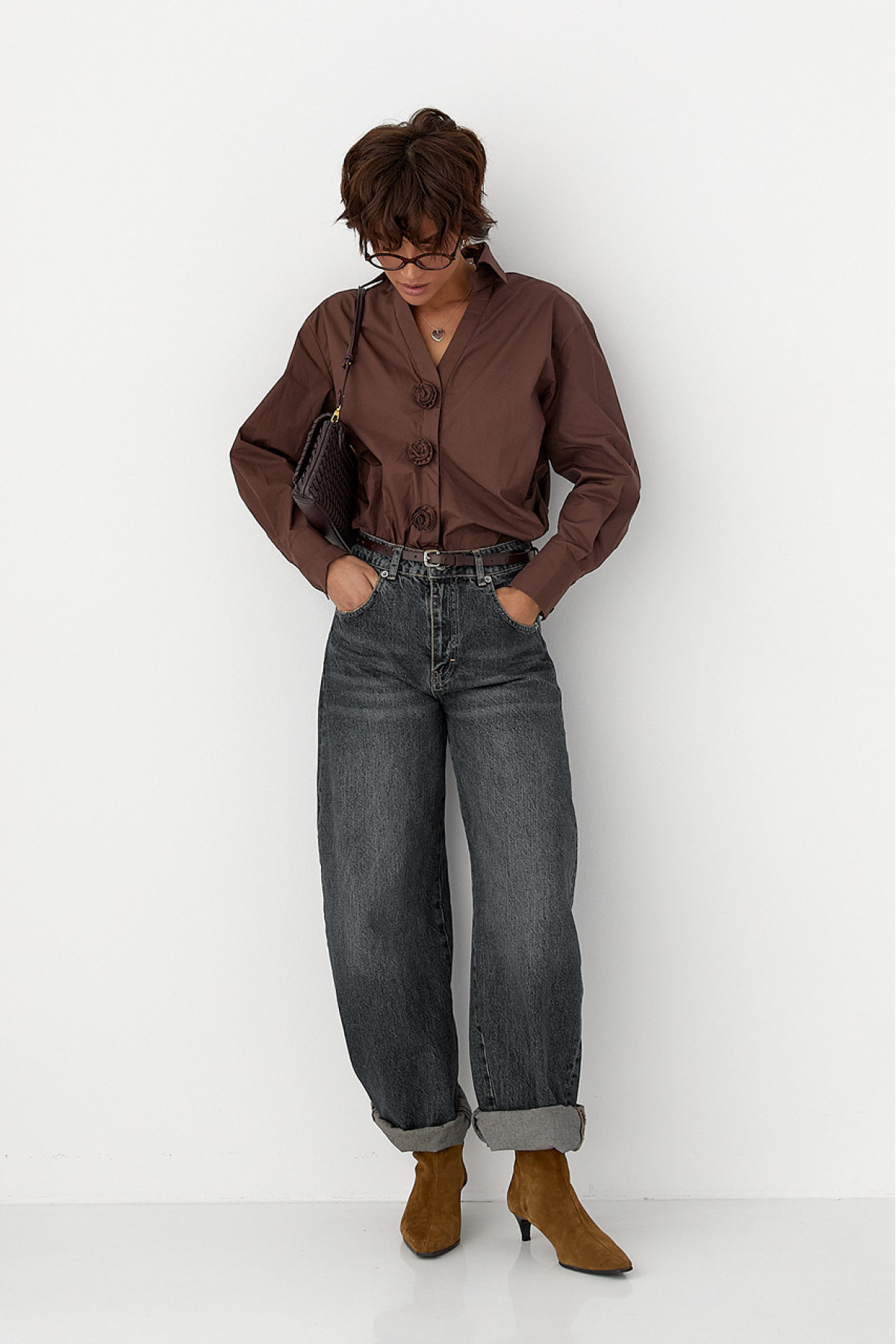 Класична сорочка з трояндами на ґудзиках  коричневий колір