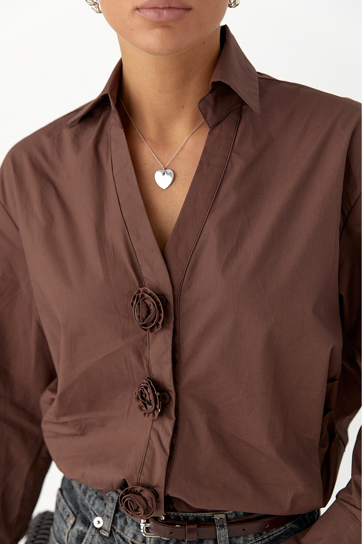 Класична сорочка з трояндами на ґудзиках  коричневий колір