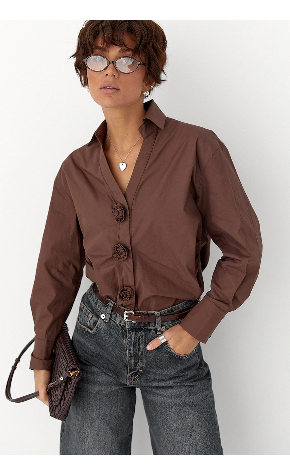 Класична сорочка з трояндами на ґудзиках  коричневий колір