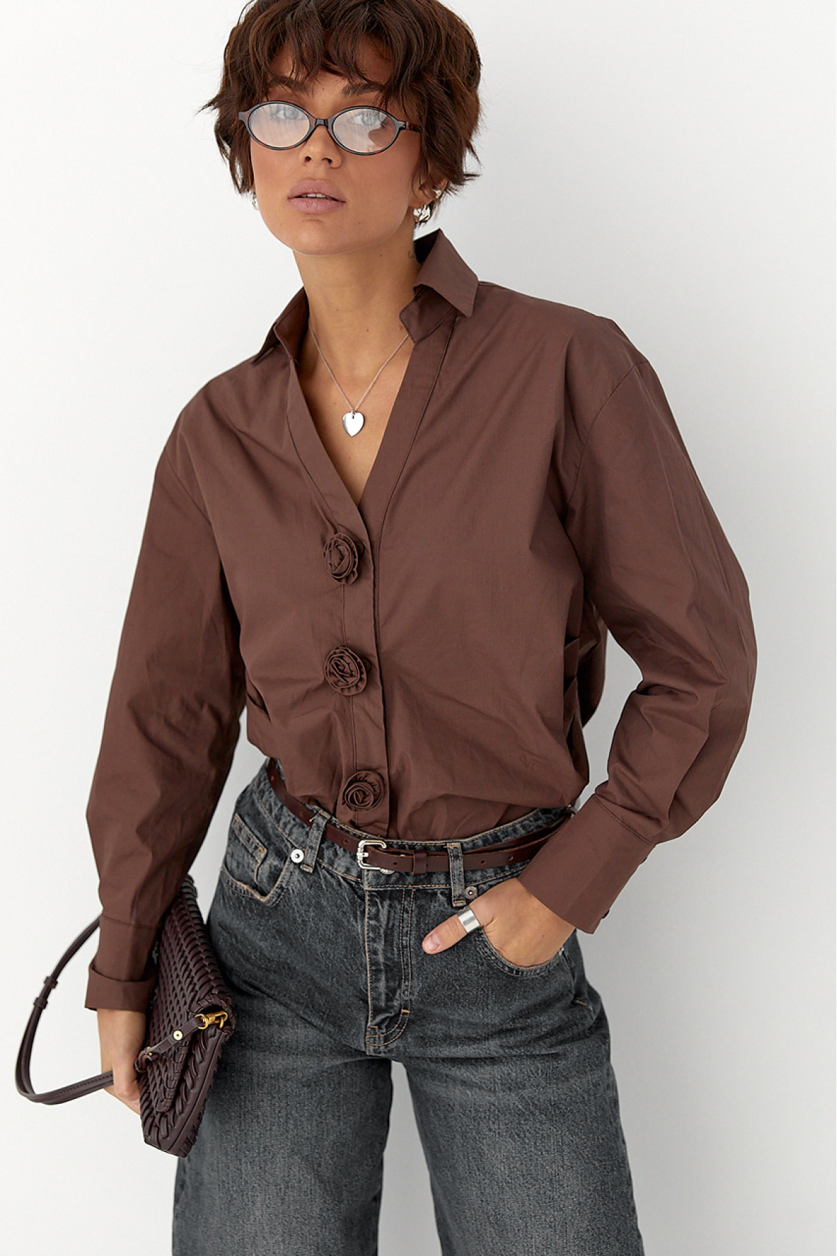 Класична сорочка з трояндами на ґудзиках  коричневий колір
