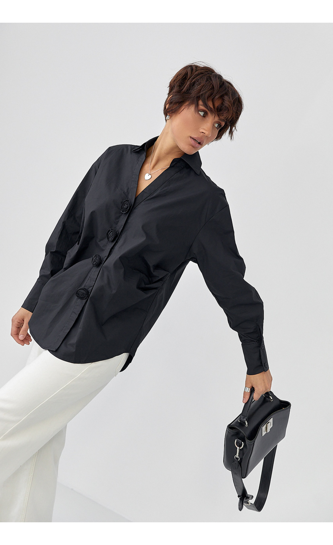 Класична сорочка з трояндами на ґудзиках  чорний колір