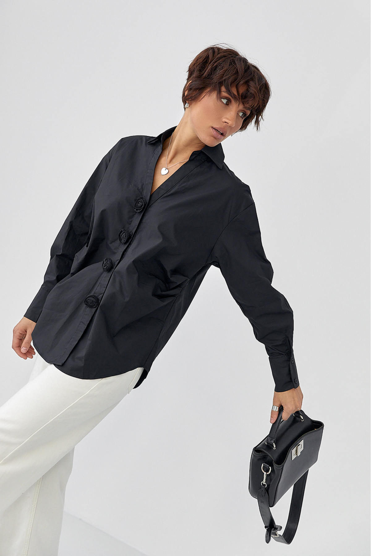 Класична сорочка з трояндами на ґудзиках  чорний колір