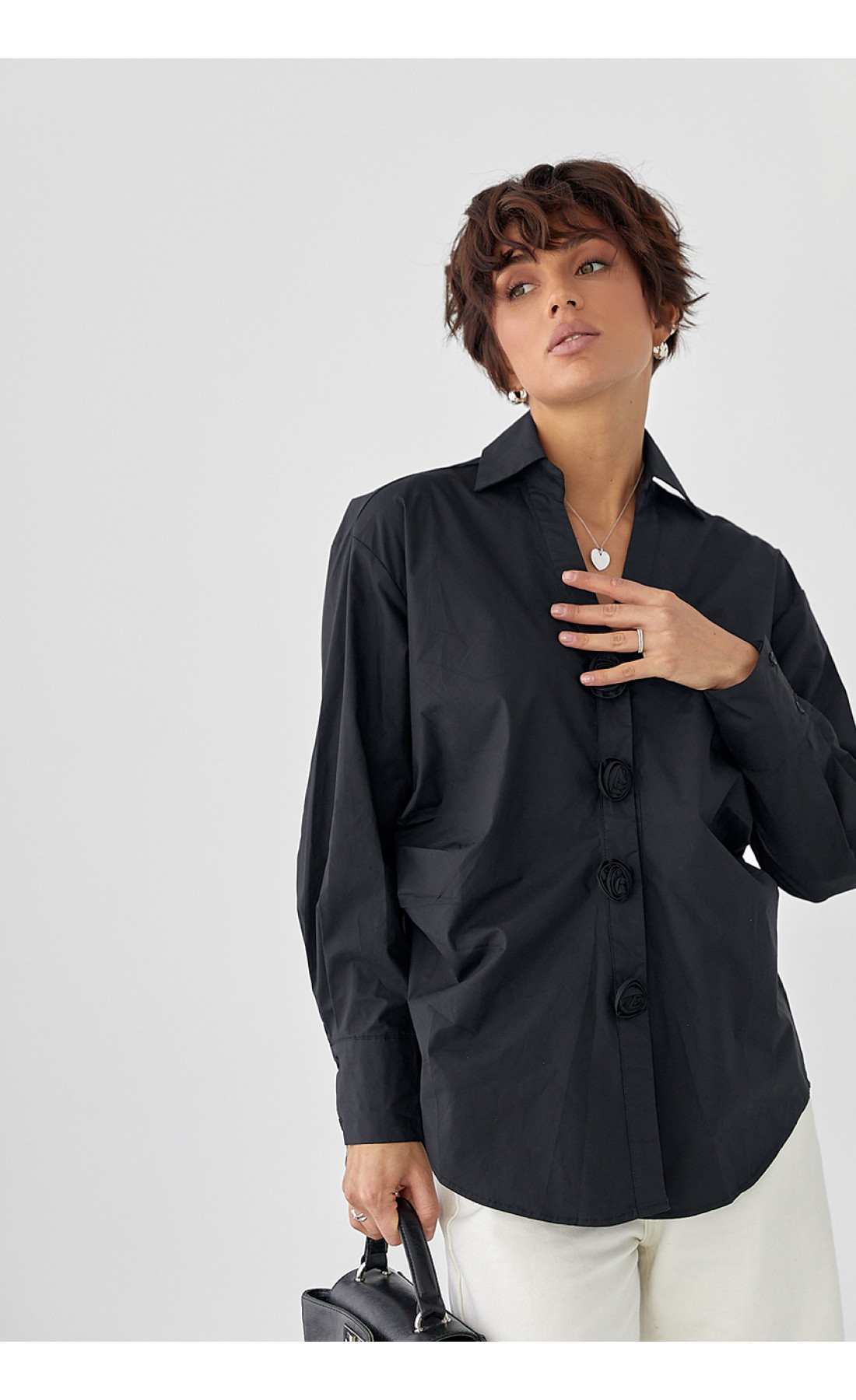 Класична сорочка з трояндами на ґудзиках  чорний колір