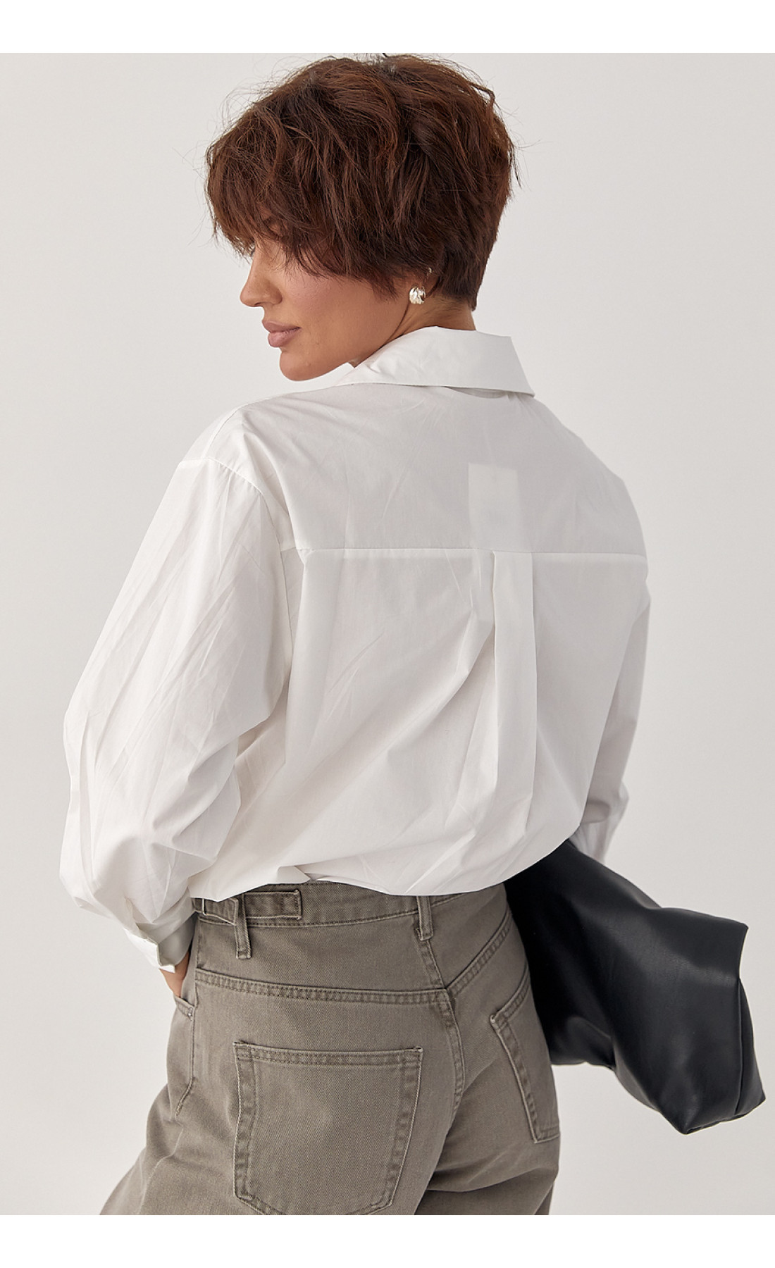 Класична сорочка з трояндами на ґудзиках  молочний колір