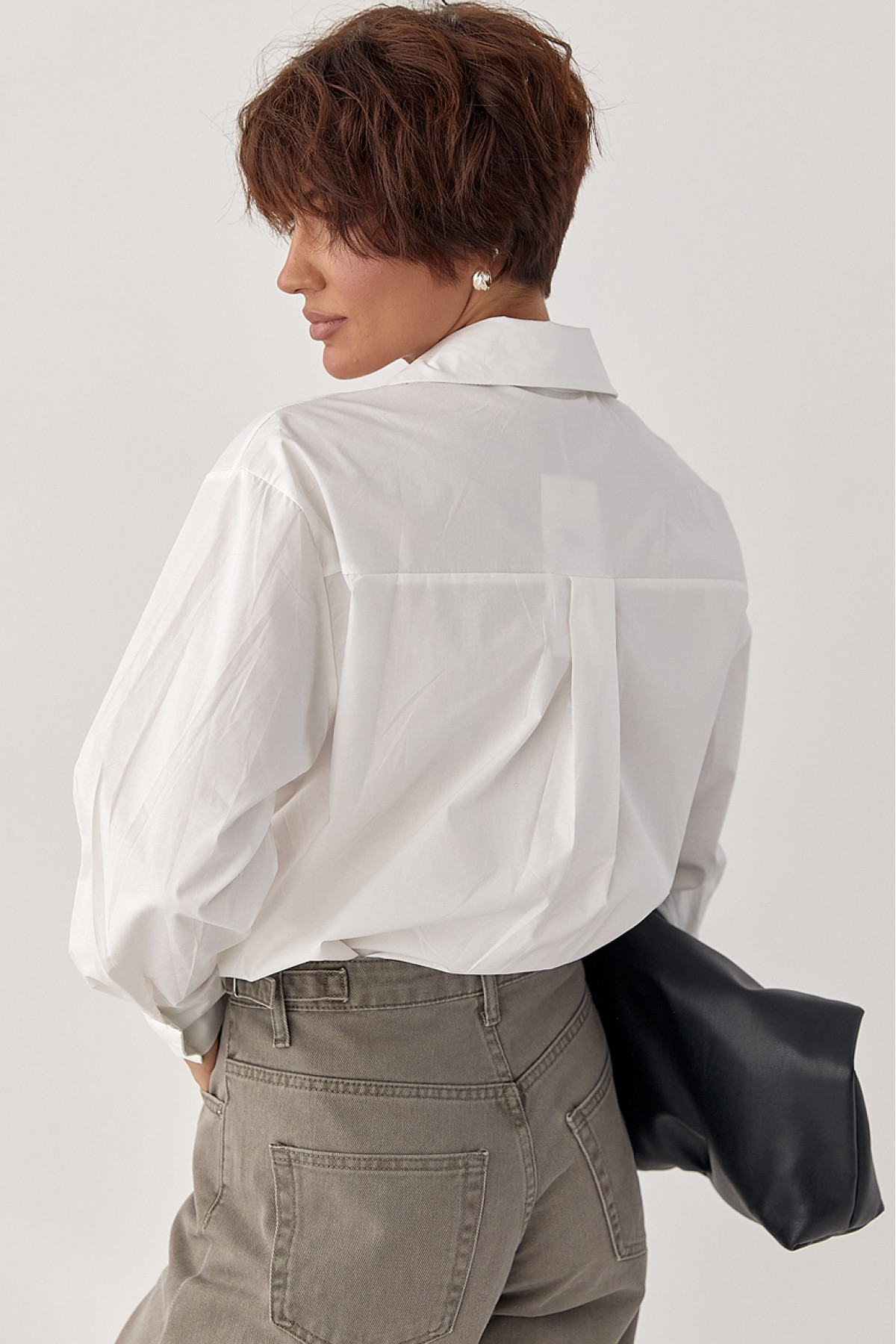 Класична сорочка з трояндами на ґудзиках  молочний колір