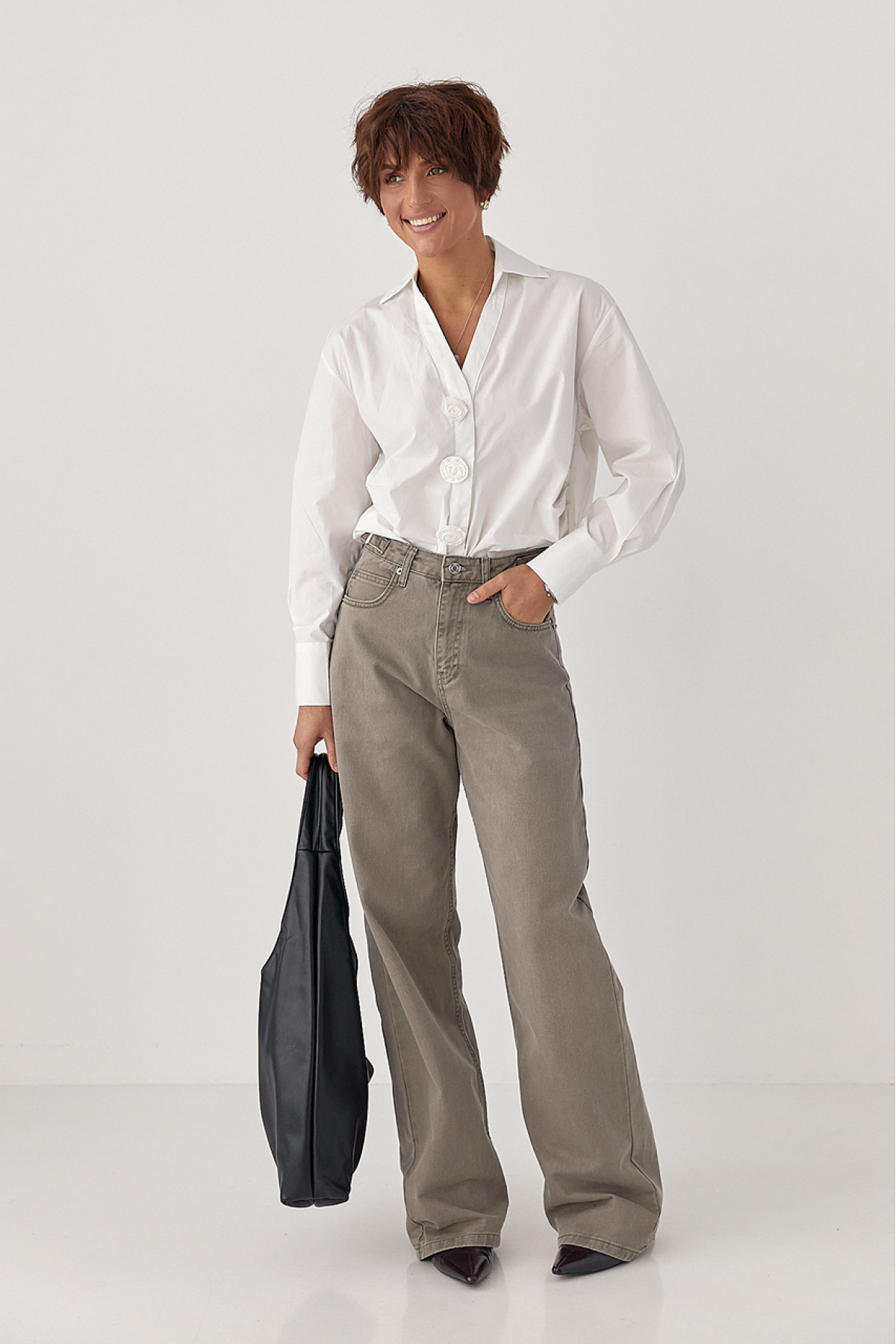 Класична сорочка з трояндами на ґудзиках  молочний колір