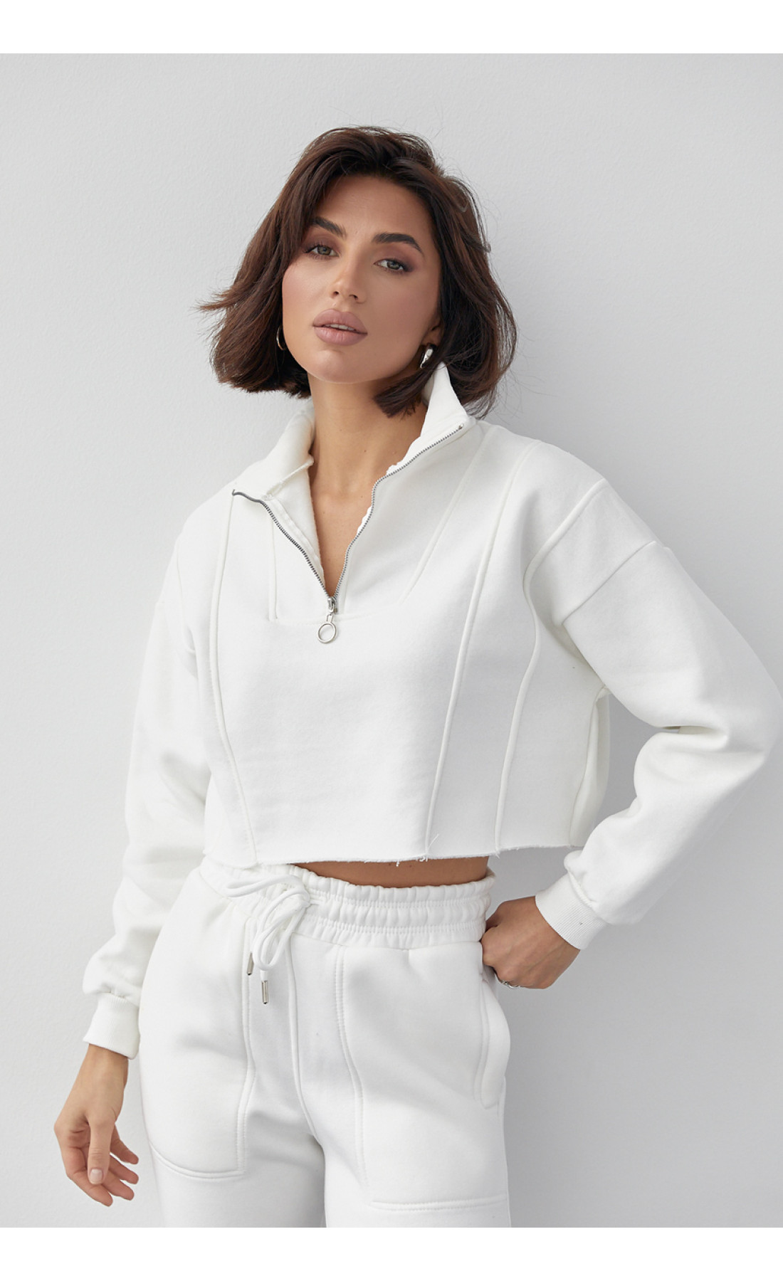 Короткий жіночий світшот із блискавкою на горловині  молочний колір