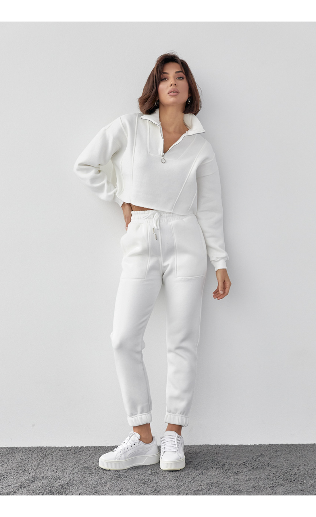 Короткий жіночий світшот із блискавкою на горловині  молочний колір