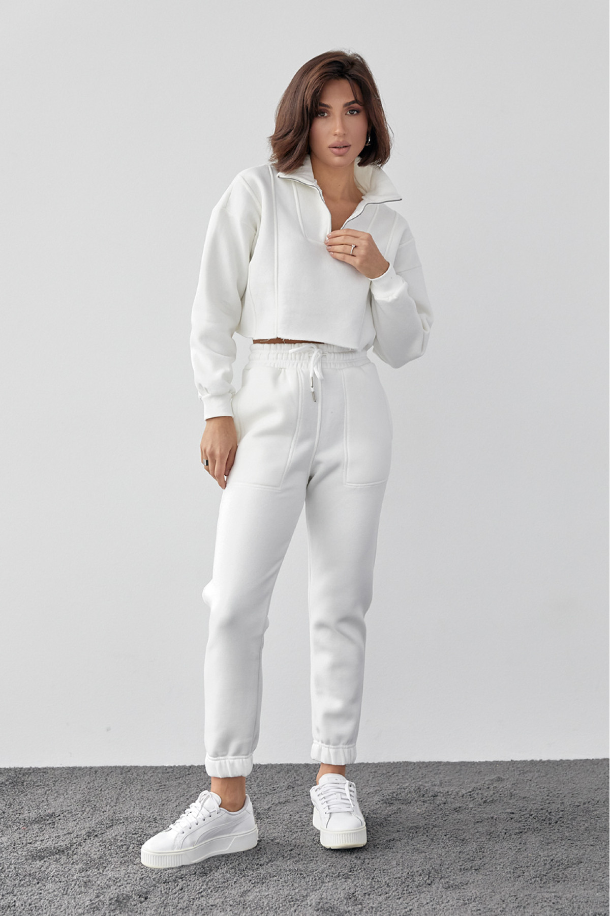 Короткий жіночий світшот із блискавкою на горловині  молочний колір