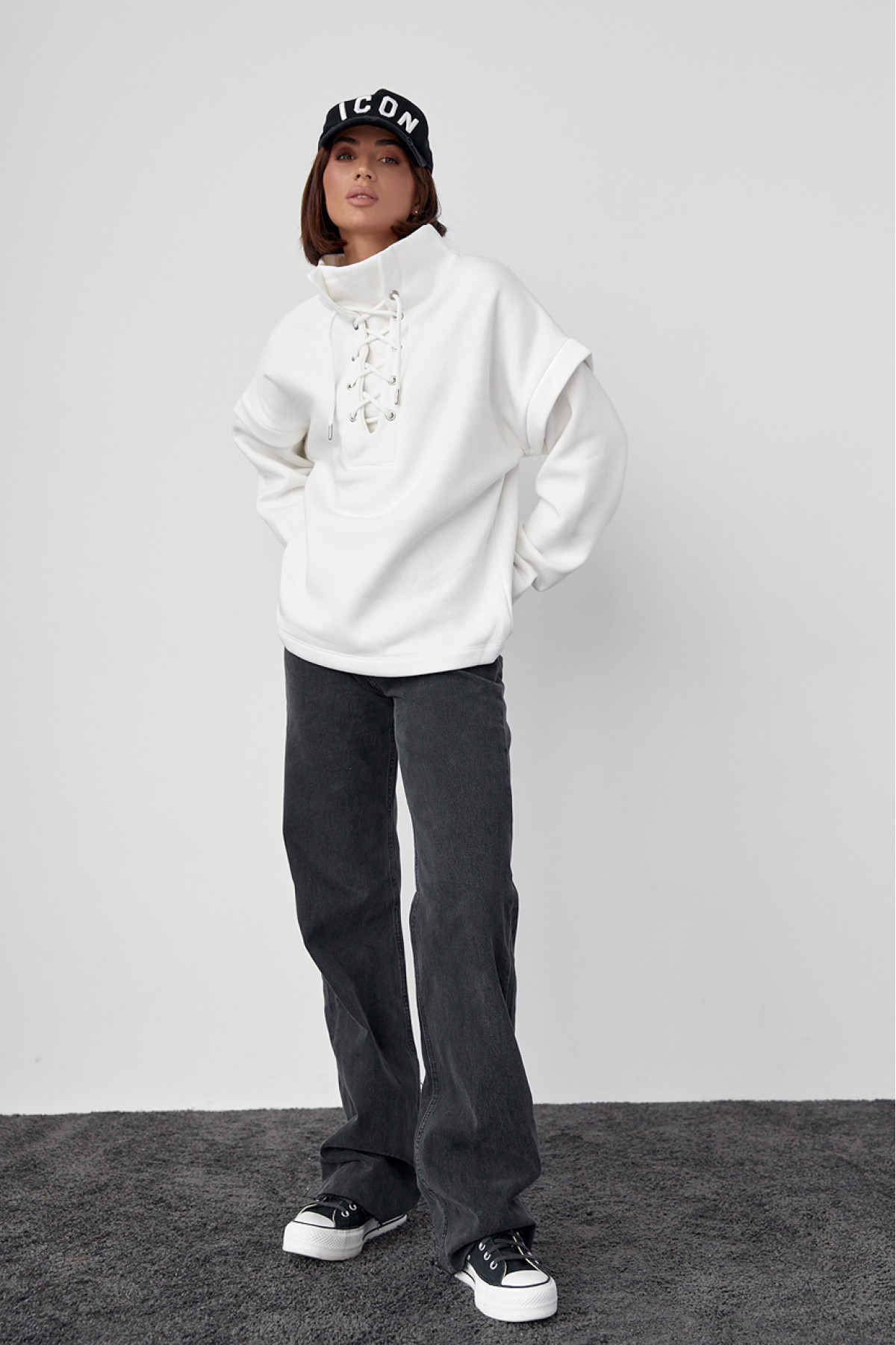 Теплий світшот із шнурівкою на горловині  молочний колір