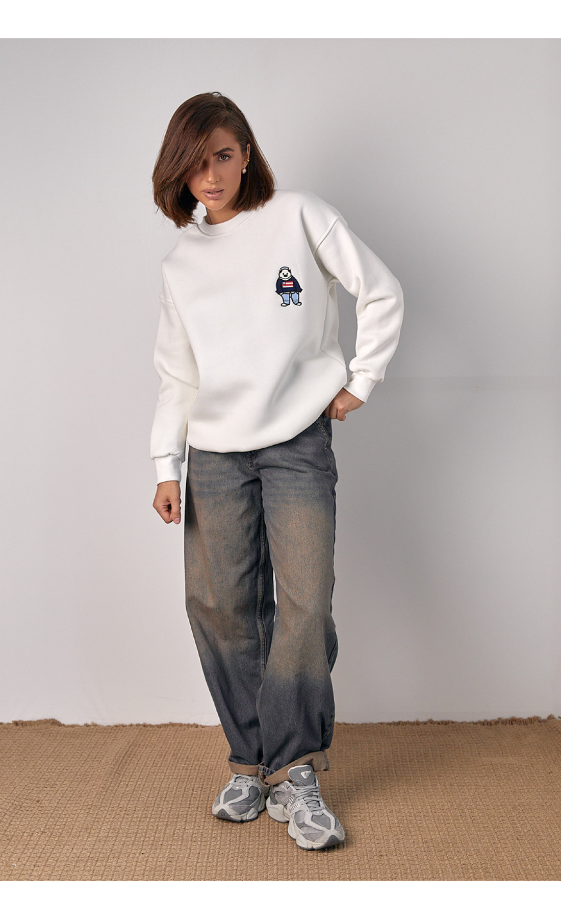 Теплий трикотажний світшот із вишитою пандою  молочний колір