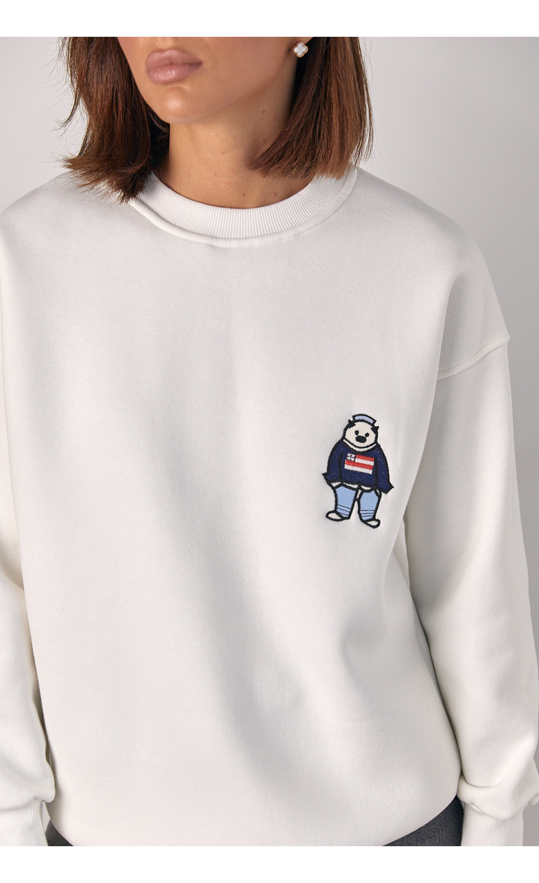 Теплий трикотажний світшот із вишитою пандою  молочний колір