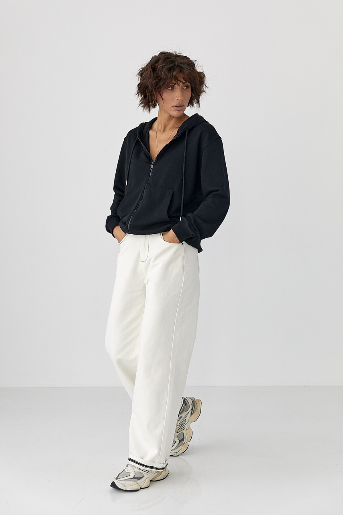 Жіноче худі на блискавці  чорний колір