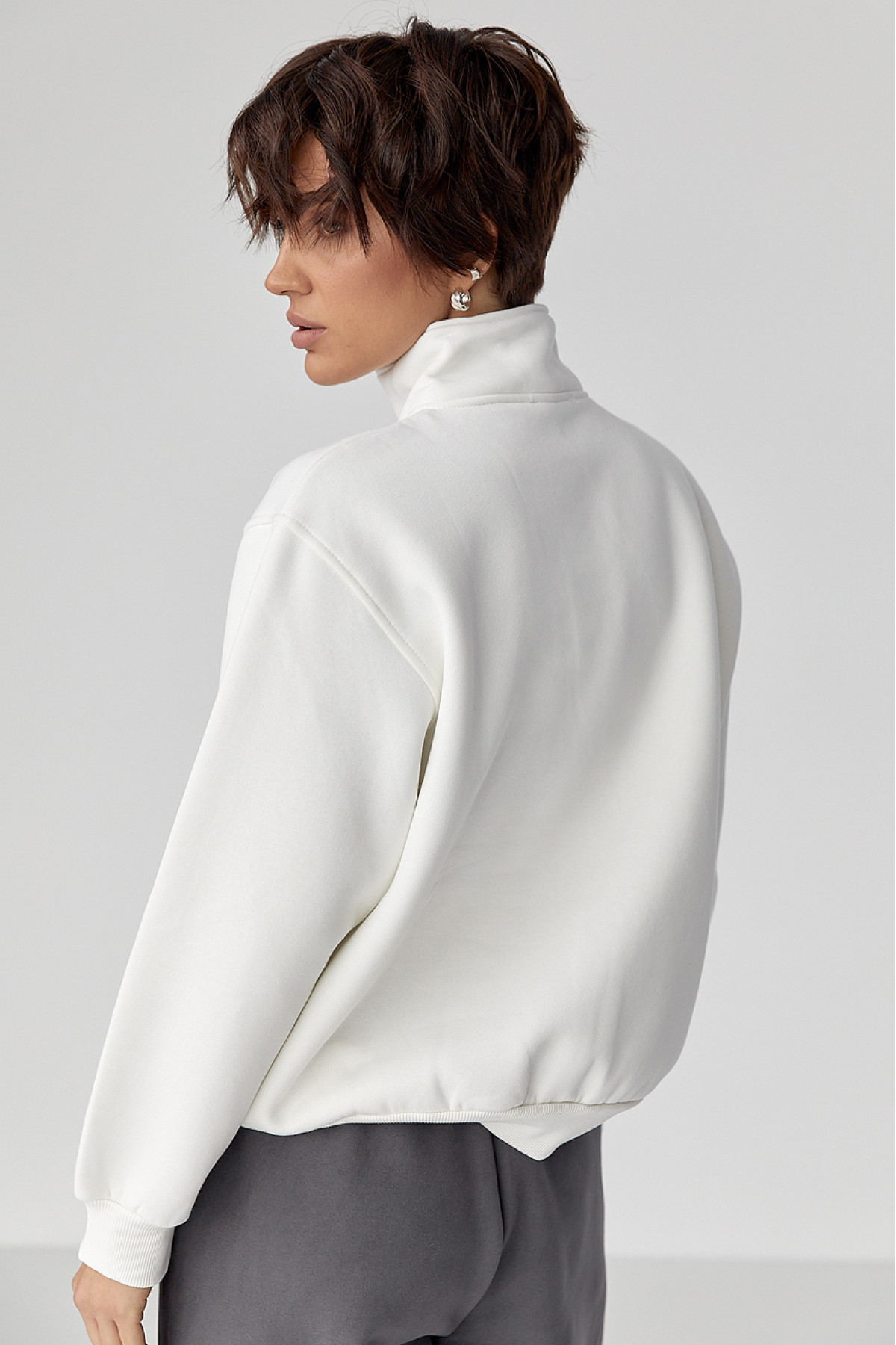 Теплий світшот з блискавкою на комірі  молочний колір