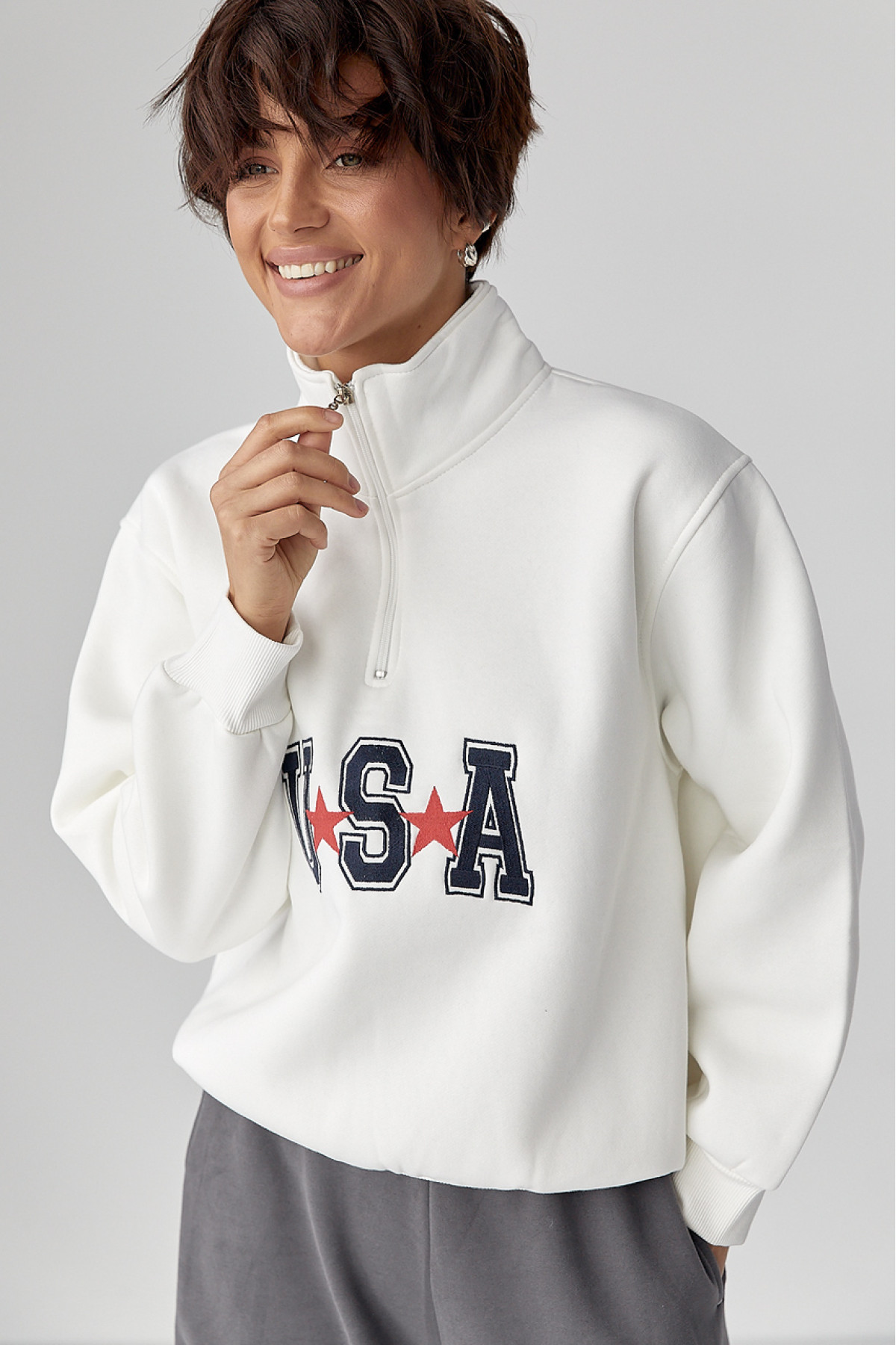 Теплий світшот з блискавкою на комірі  молочний колір