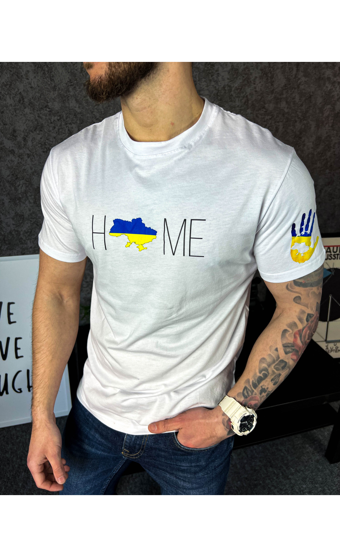 Біла чоловіча патріотична футболка