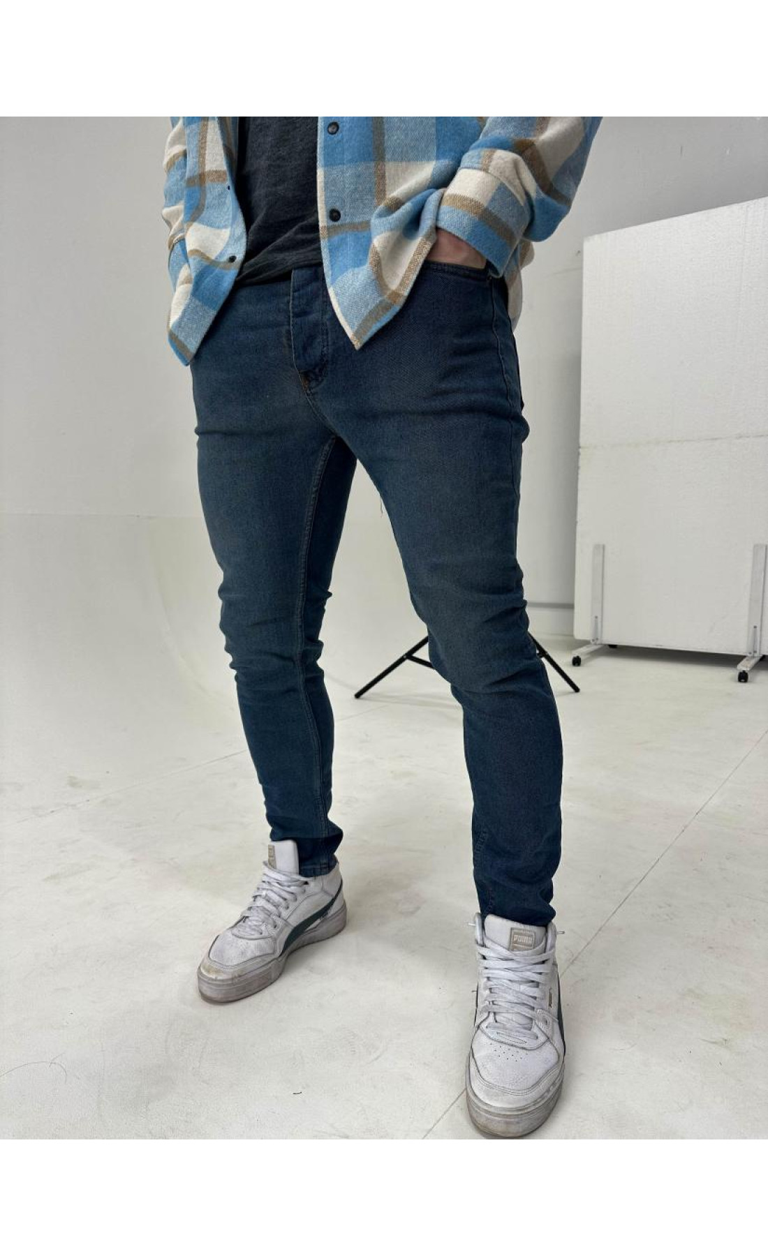 Сині однотонні завужені джинси