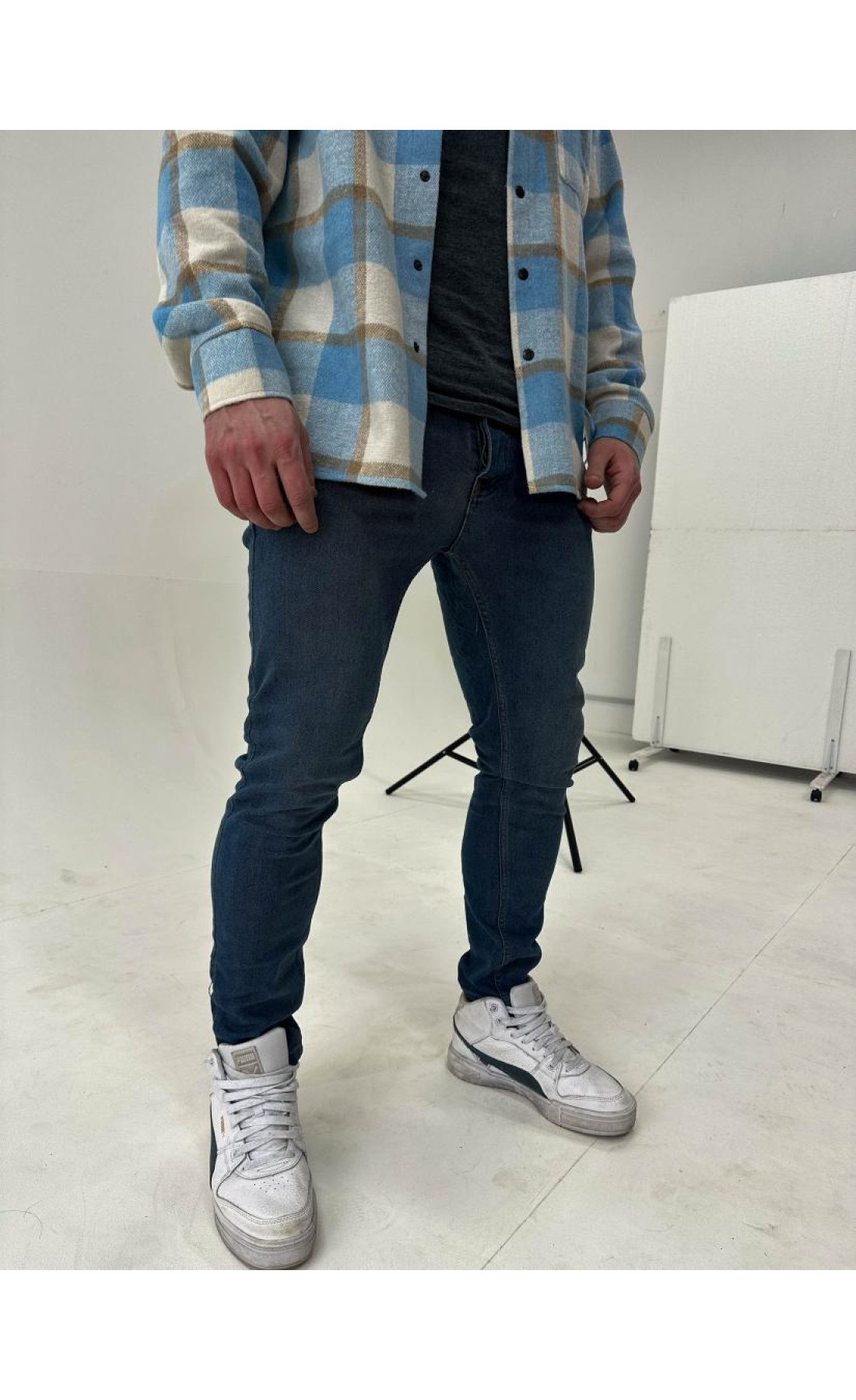 Сині однотонні завужені джинси