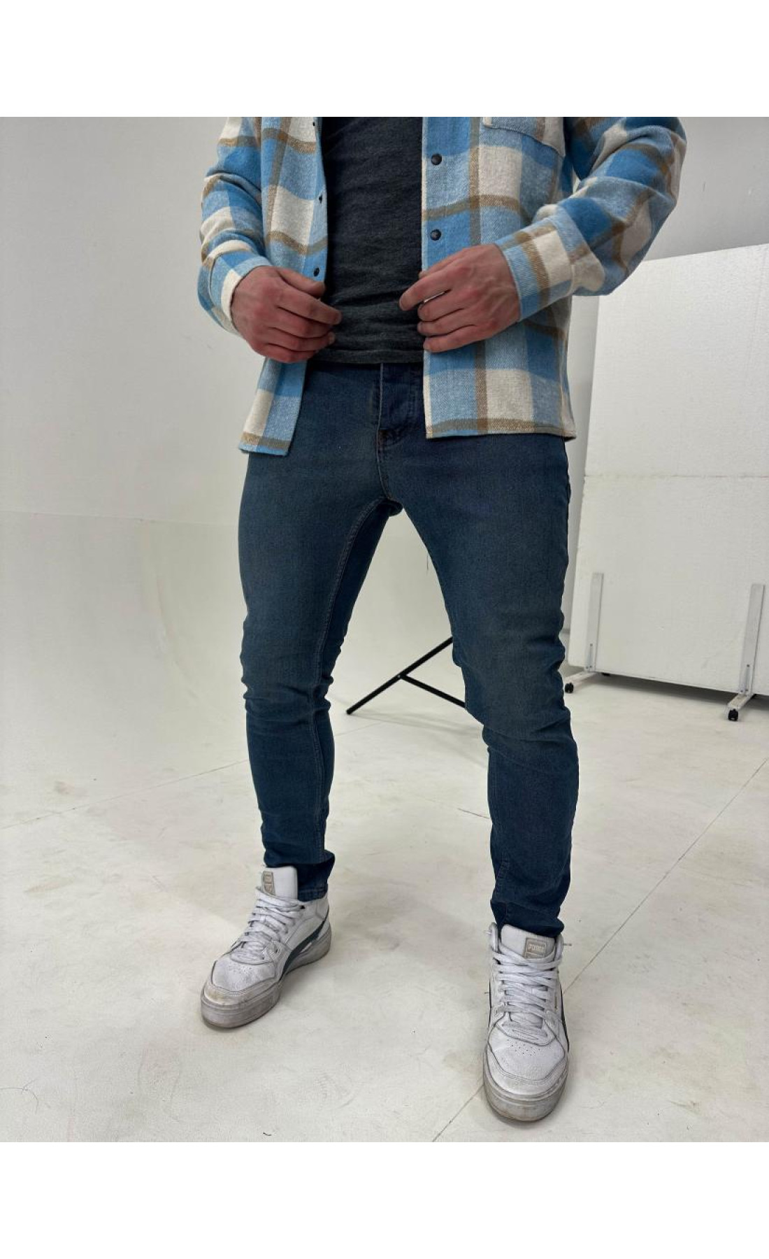 Сині однотонні завужені джинси