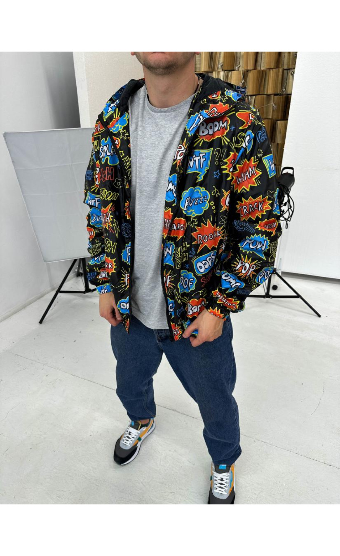 Принтована чоловіча чорна вітрівка з капюшоном