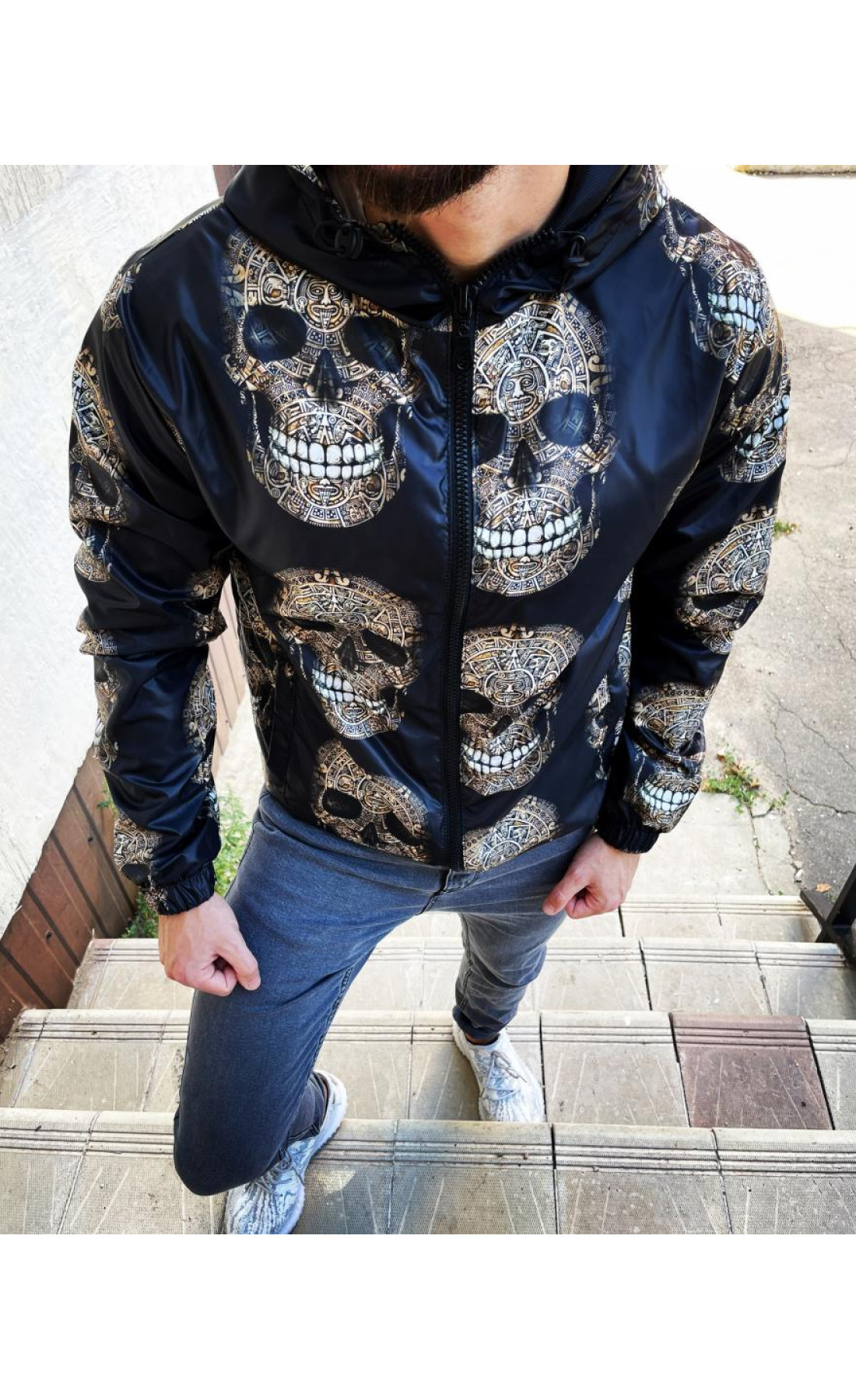 Чорна весняна чоловіча вітрівка з принтом