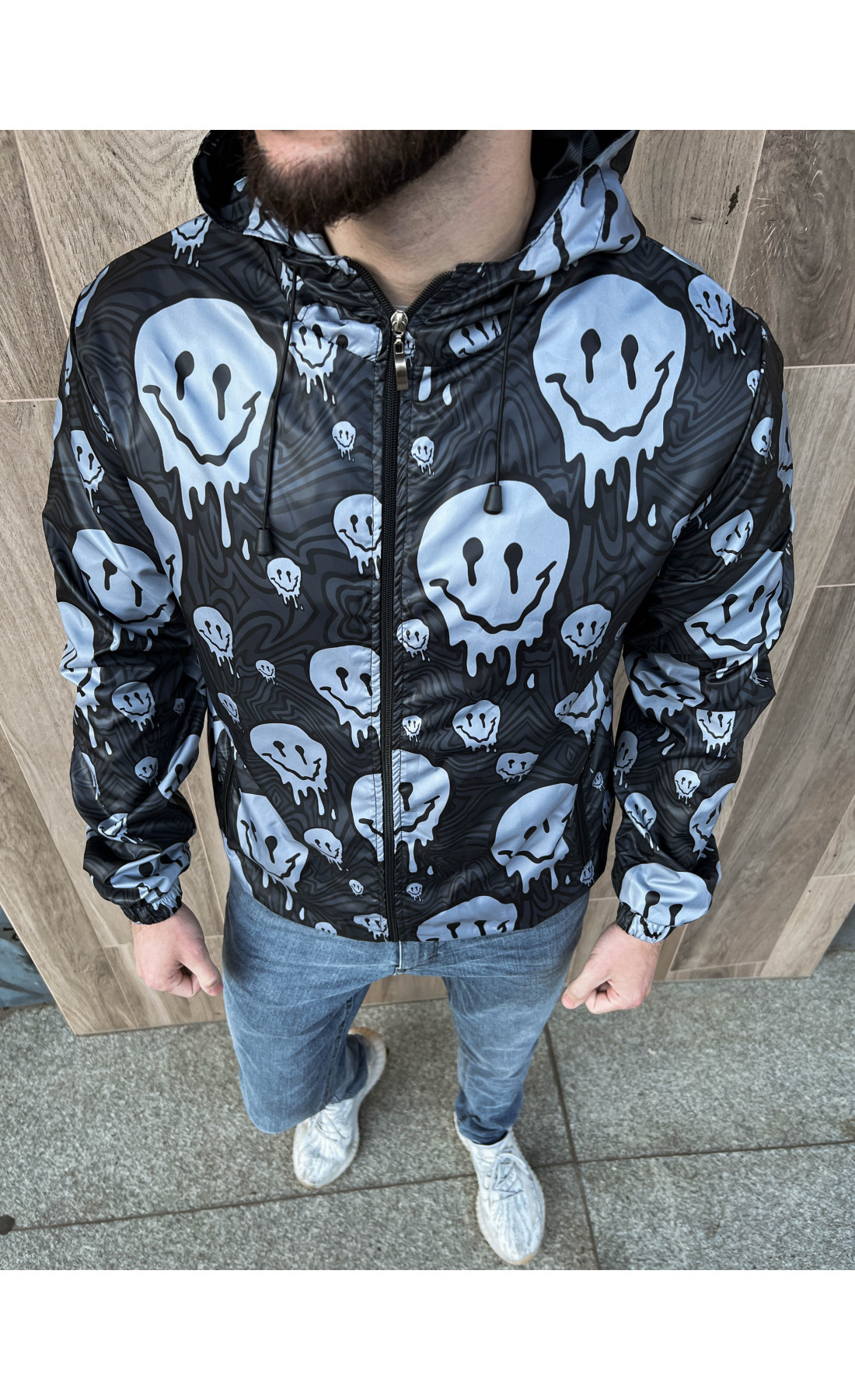 Весняна чорно-сіра вітрівка з капюшоном