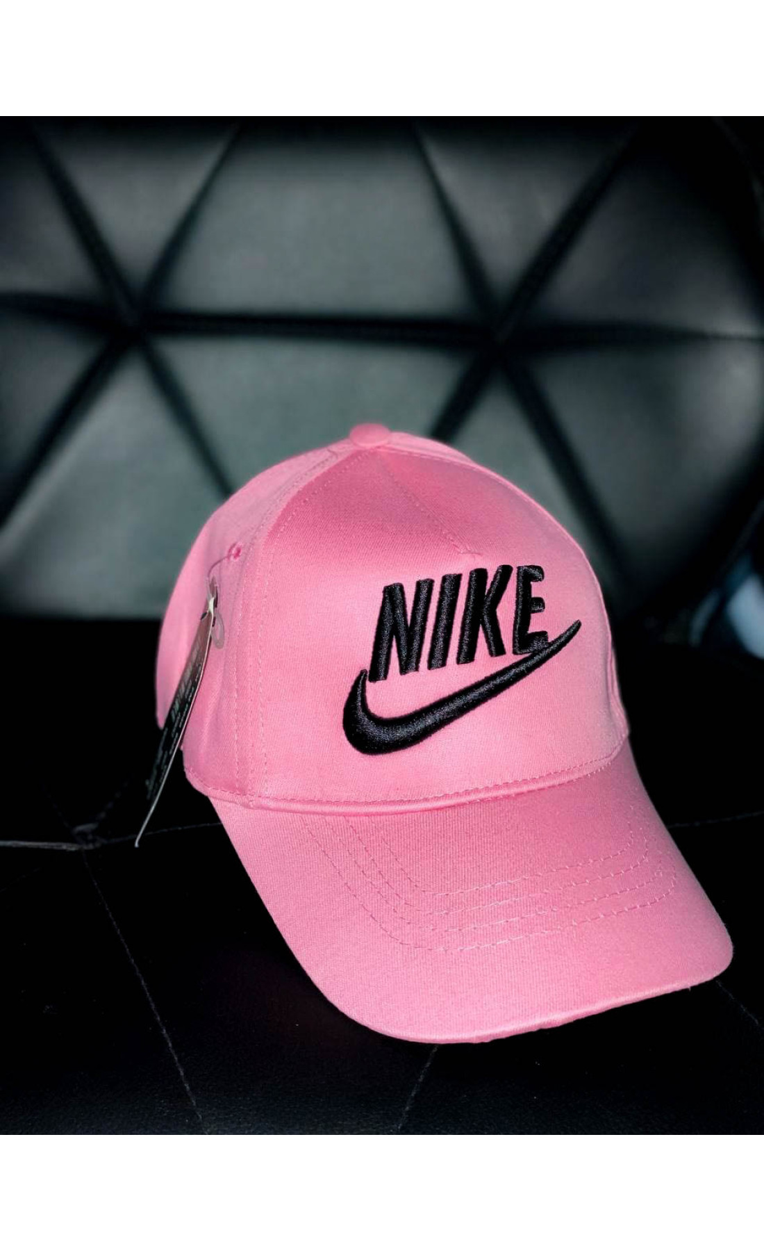 Рожева чоловіча кепка