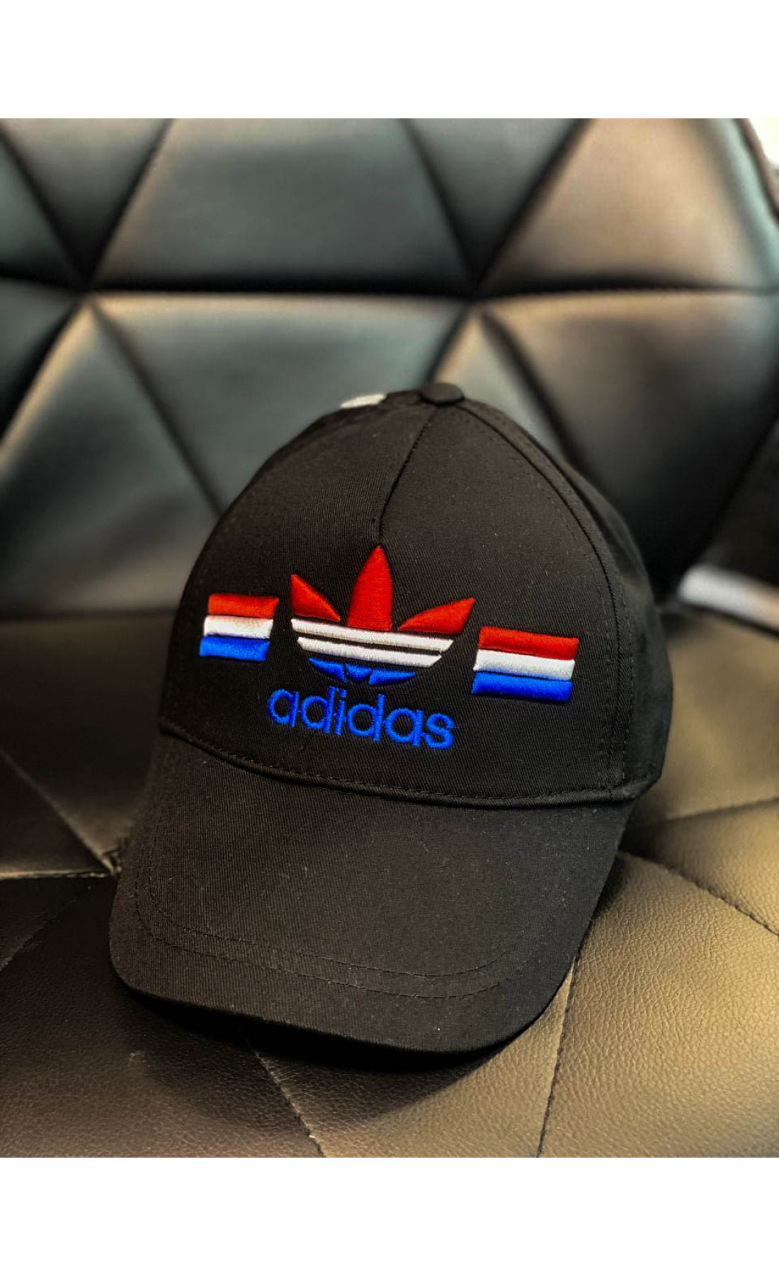 Чорна чоловіча кепка