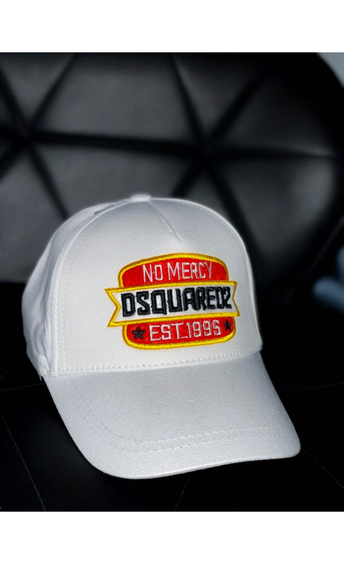 Біла чоловіча кепка