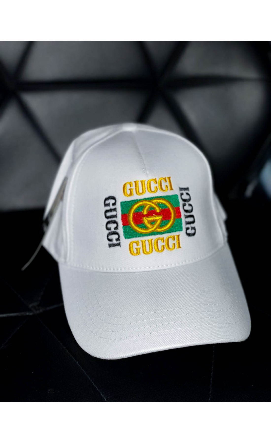 Біла чоловіча кепка