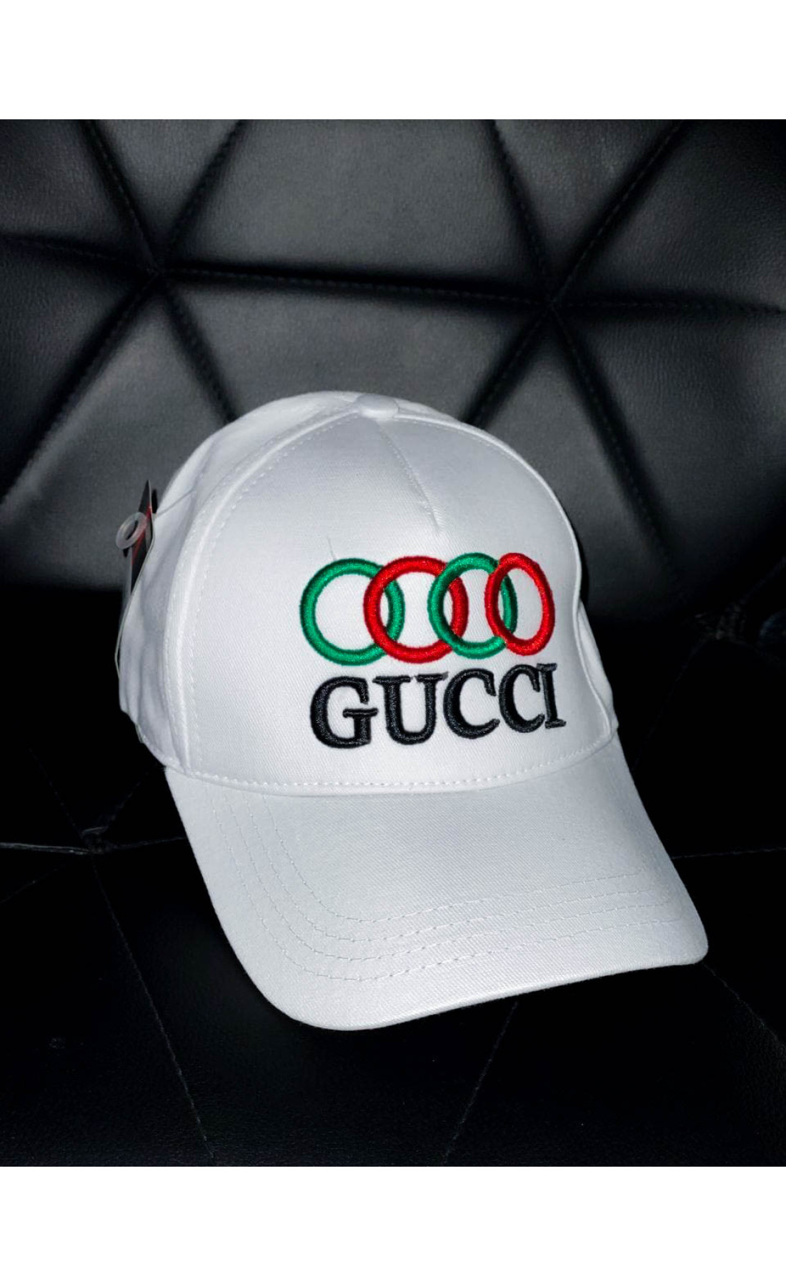 Біла чоловіча кепка