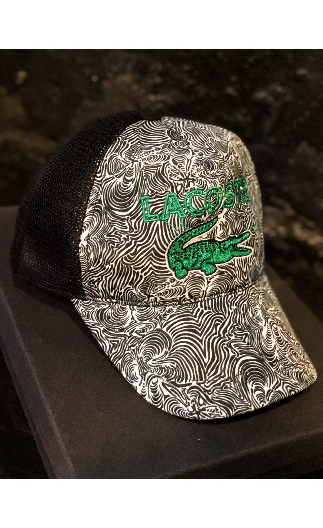 Біла чоловіча кепка