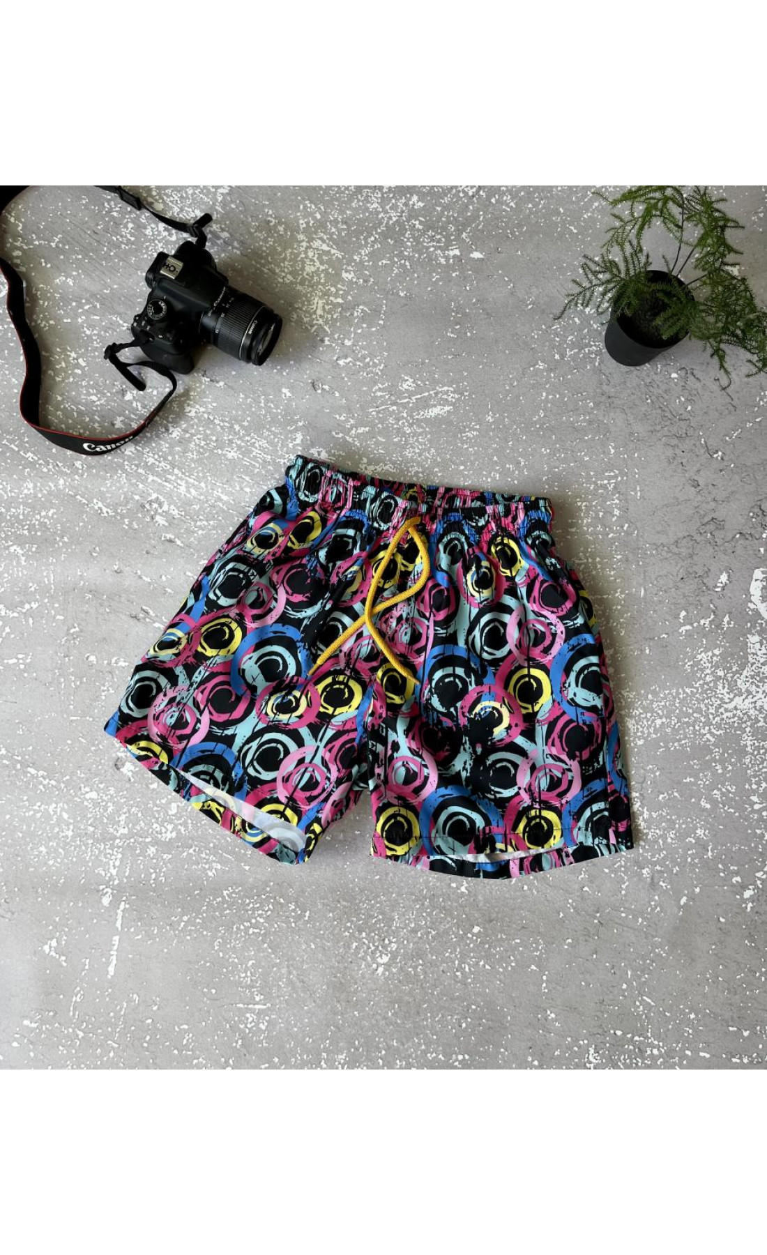 Чоловічі легкі чорні пляжні шорти на підкладці з яскравим дизайном