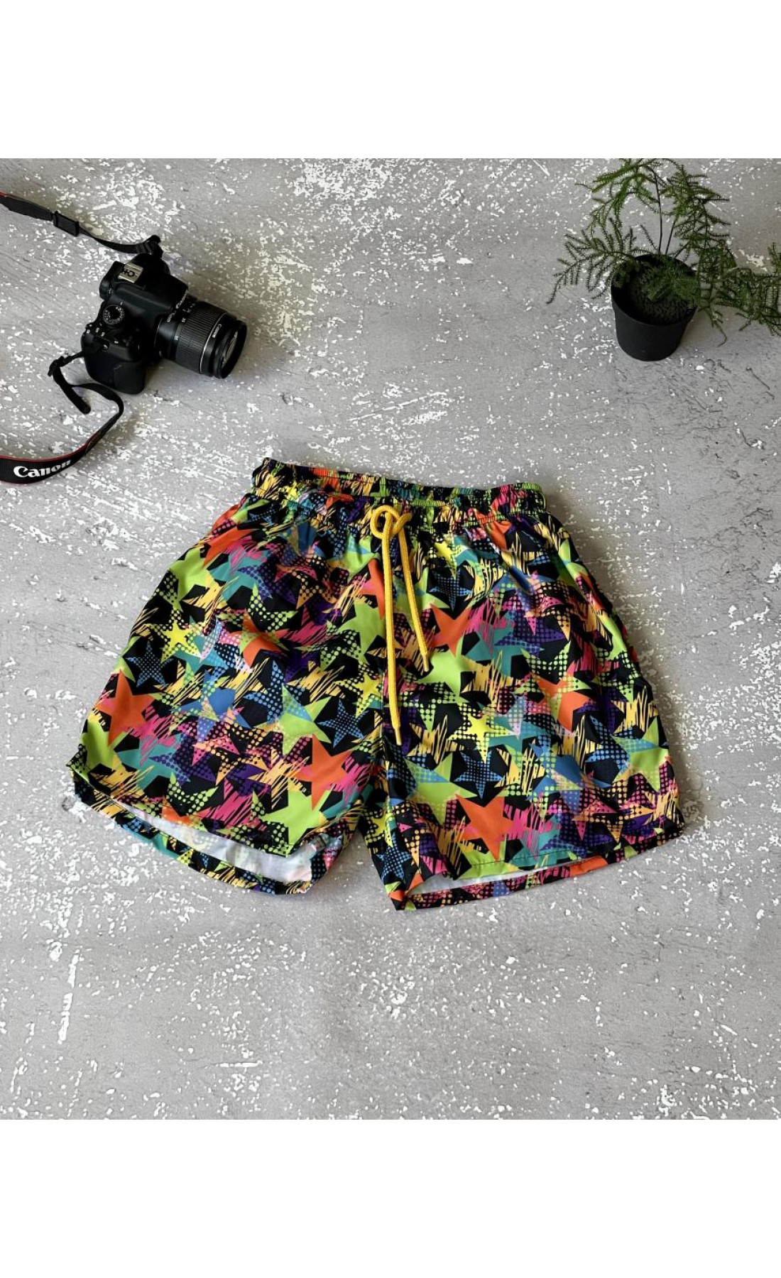 чоловічі чорні пляжні шорти на підкладці з яскравим принтом