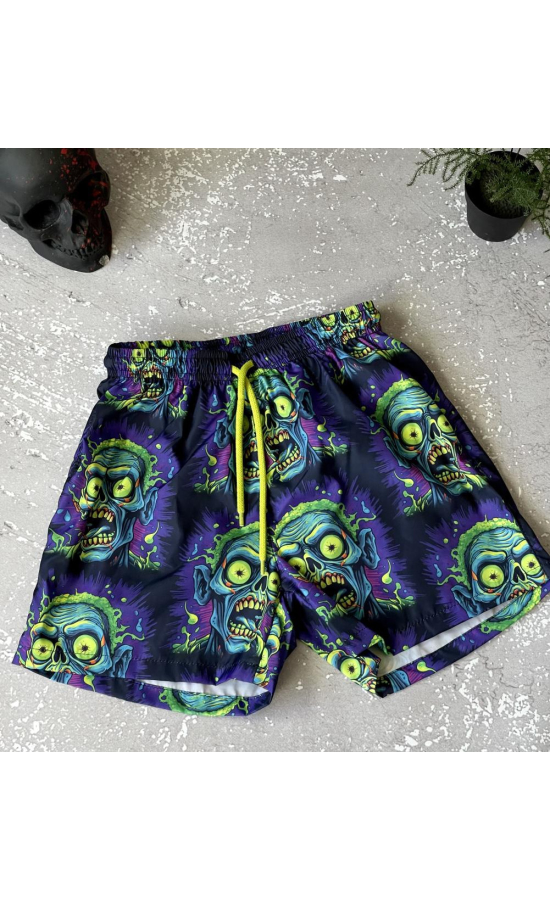 Зручні чоловічі сині пляжні шорти на підкладці з яскравим дизайном