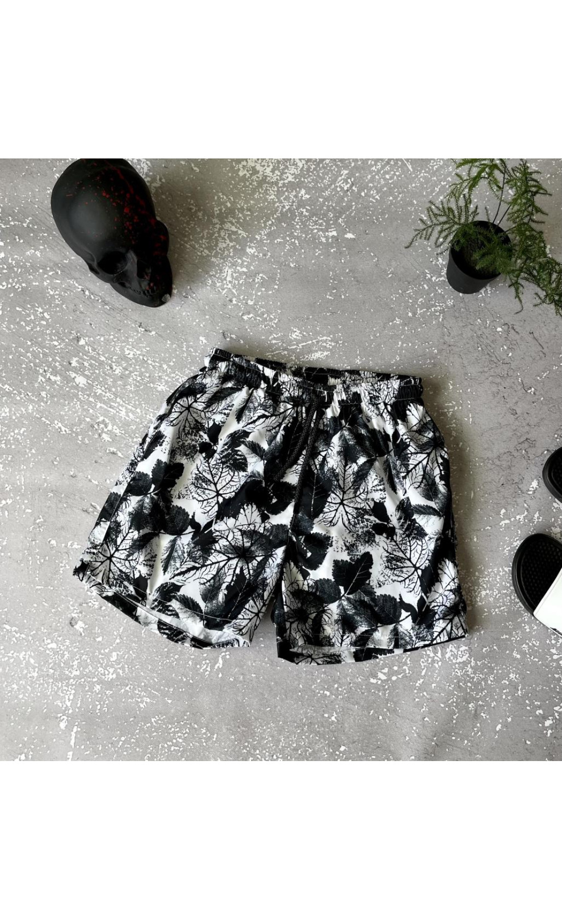 Трендові чорні чоловічі пляжні шорти на підкладці зі стильним дизайном