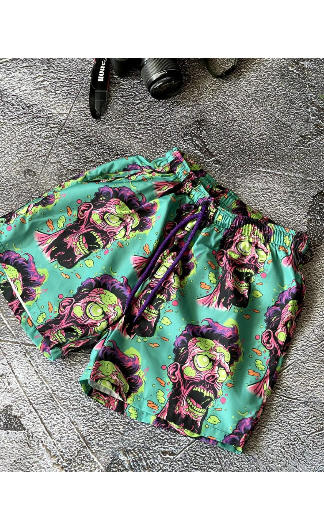 Чоловічі яскраві пляжні шорти на підкладці з яскравим дизайном