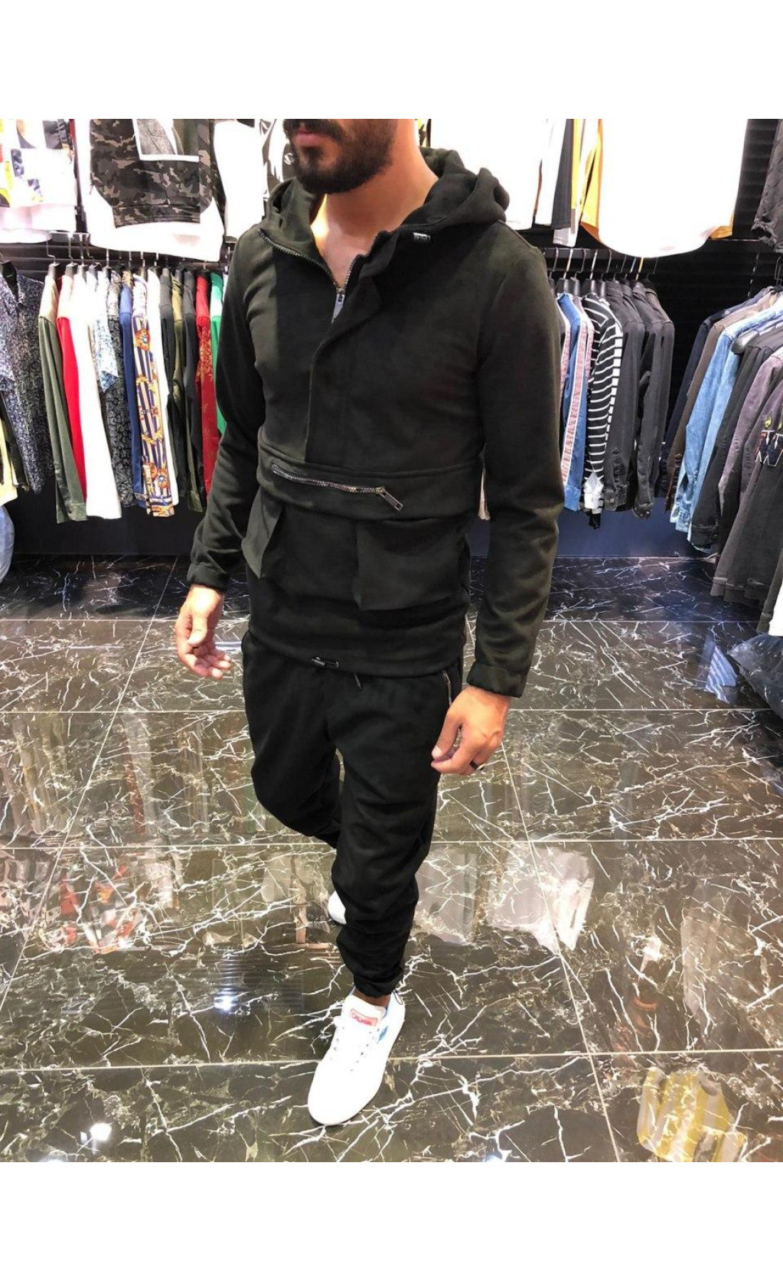 Чорний чоловічий спортивний костюм