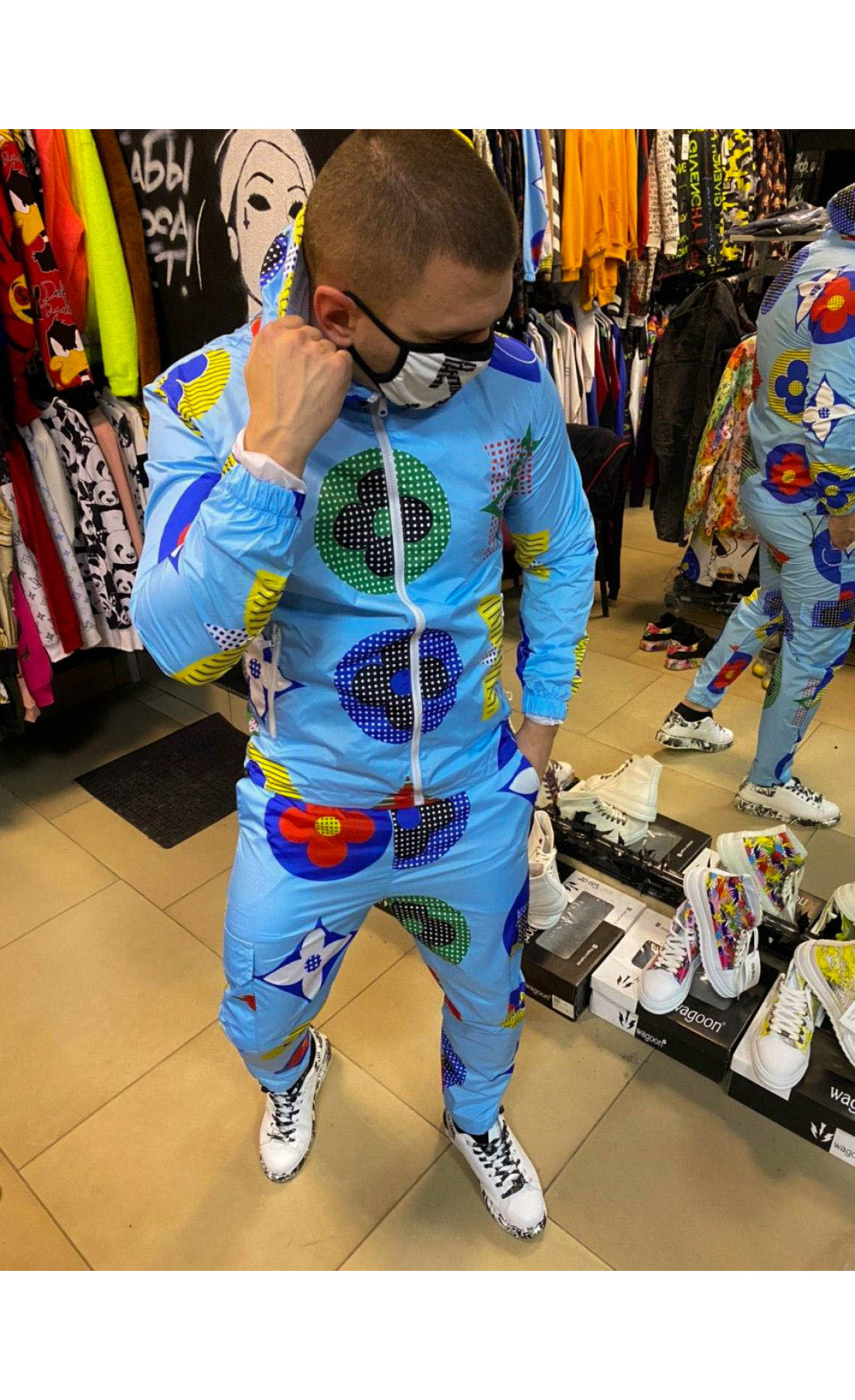 Чоловічій спортивний костюм блакитного кольору з плащівки